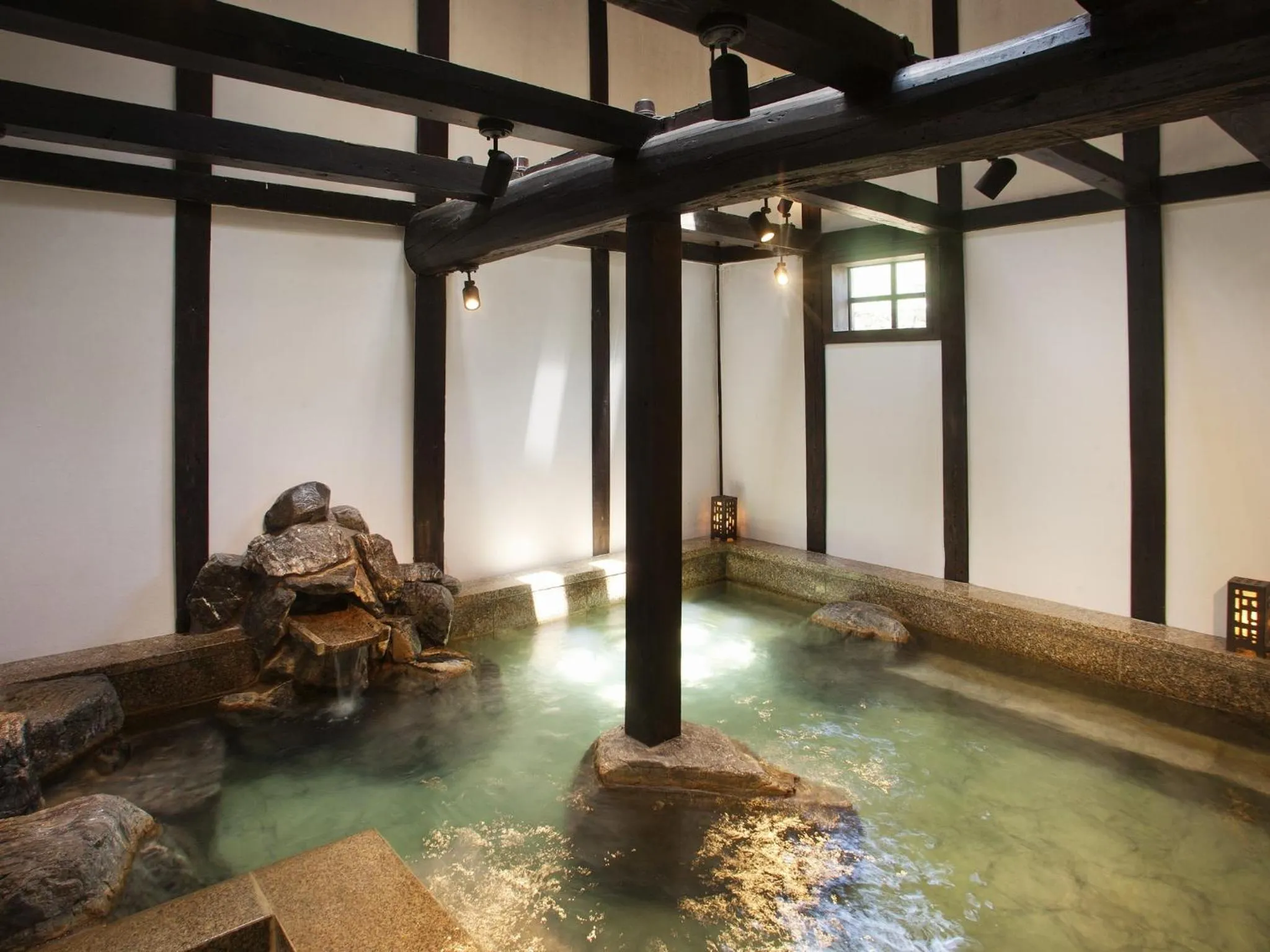 Hot Spring Bath in Honjin Hiranoya Kachoan