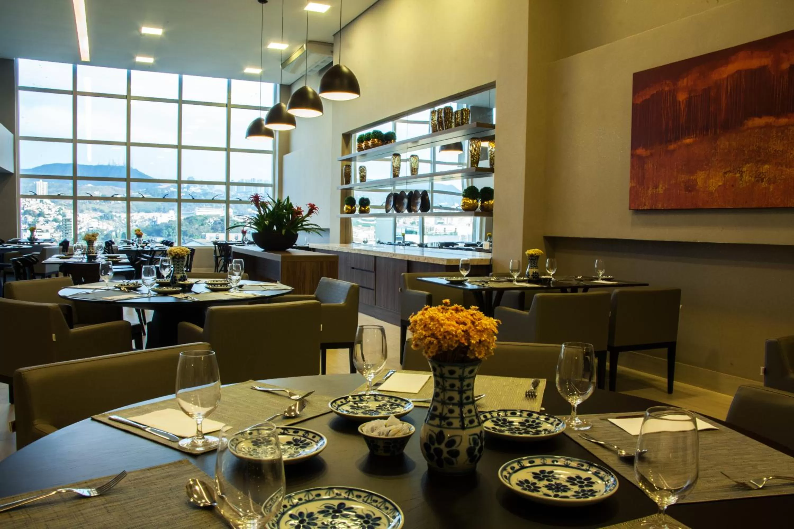 Restaurant/places to eat in BH Raja Hotel