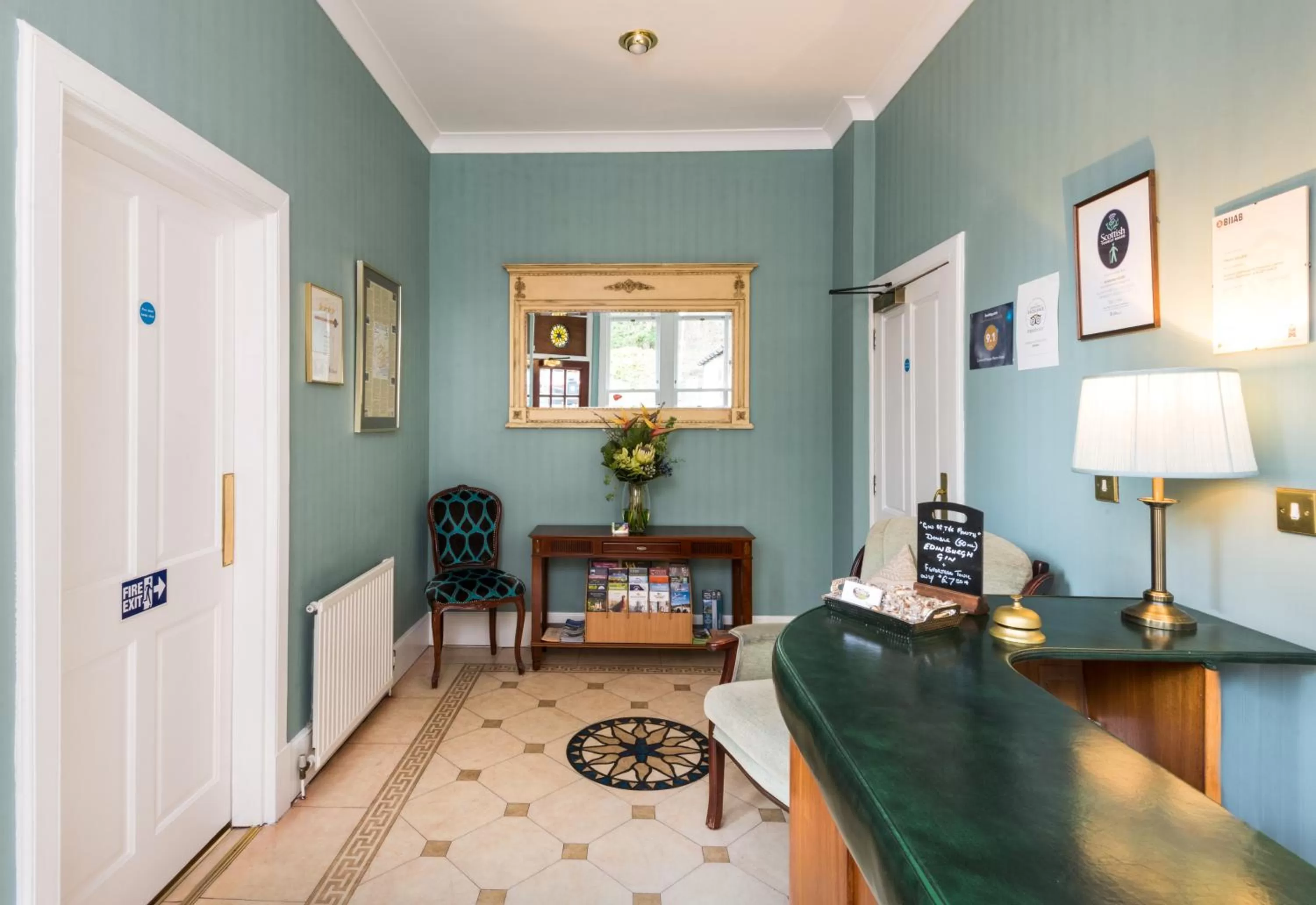 Lobby or reception in Sunbank House Metro Hotel