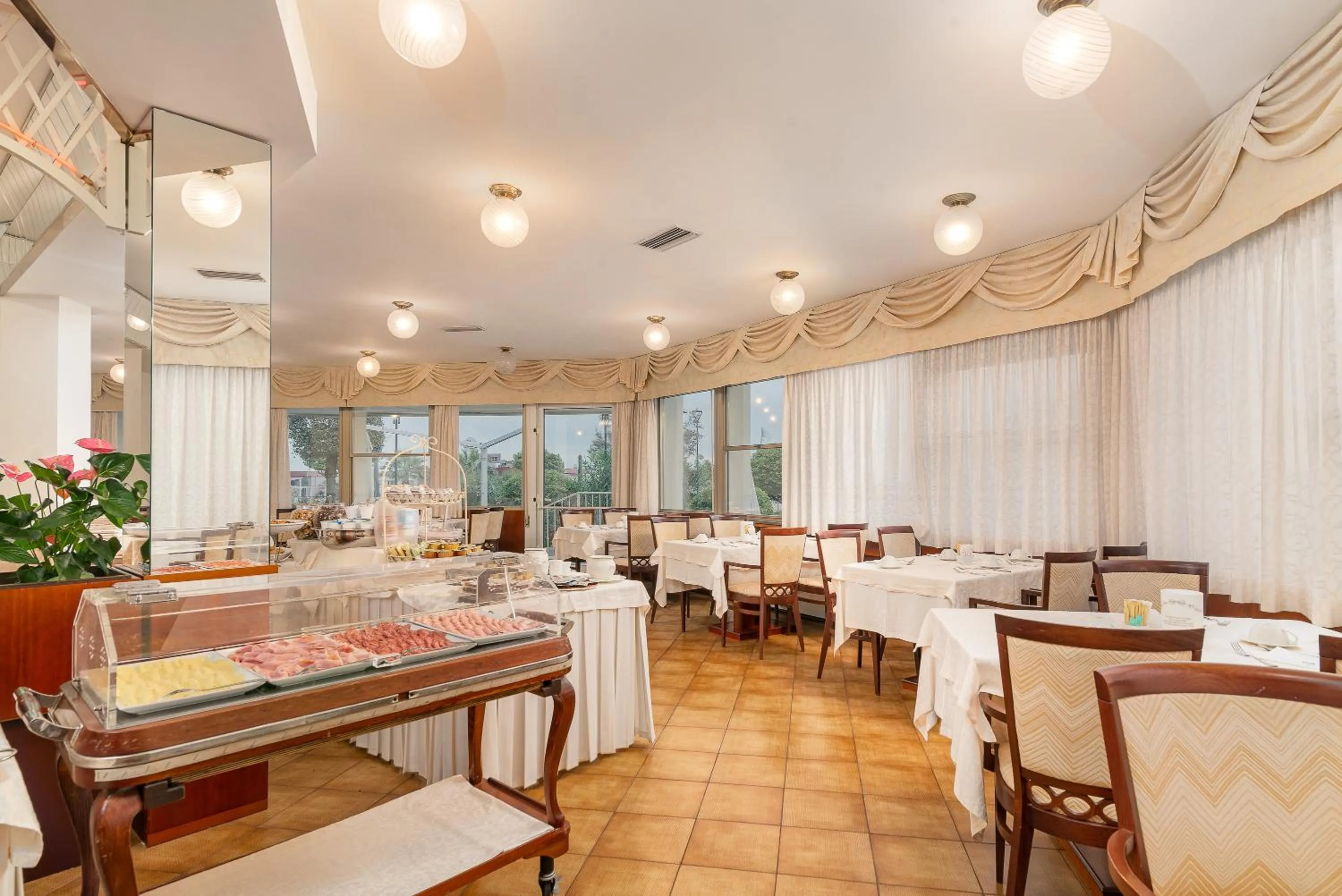 Breakfast in Universal Hotel