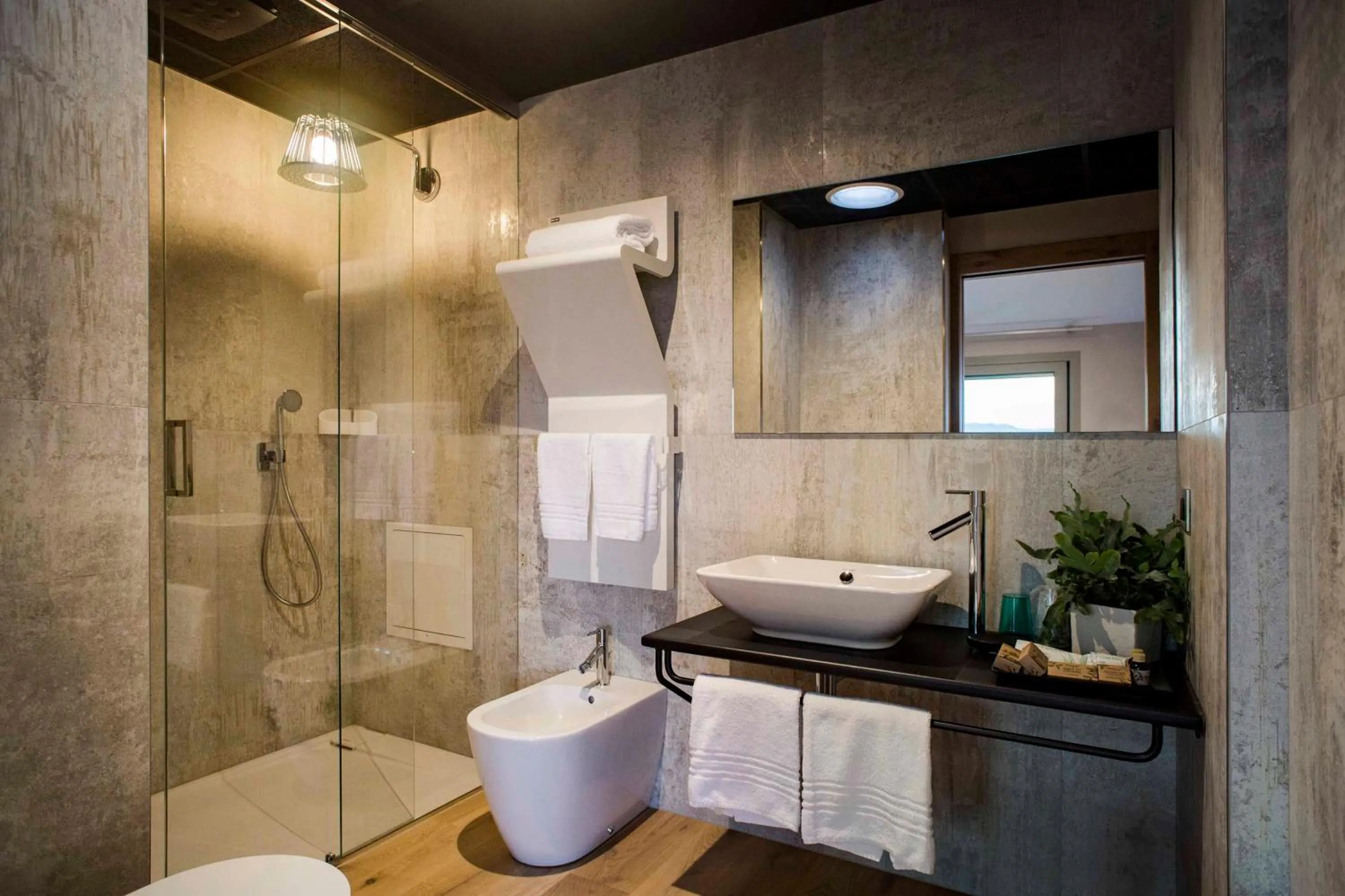 Shower in Hotel Ristorante La Rosina