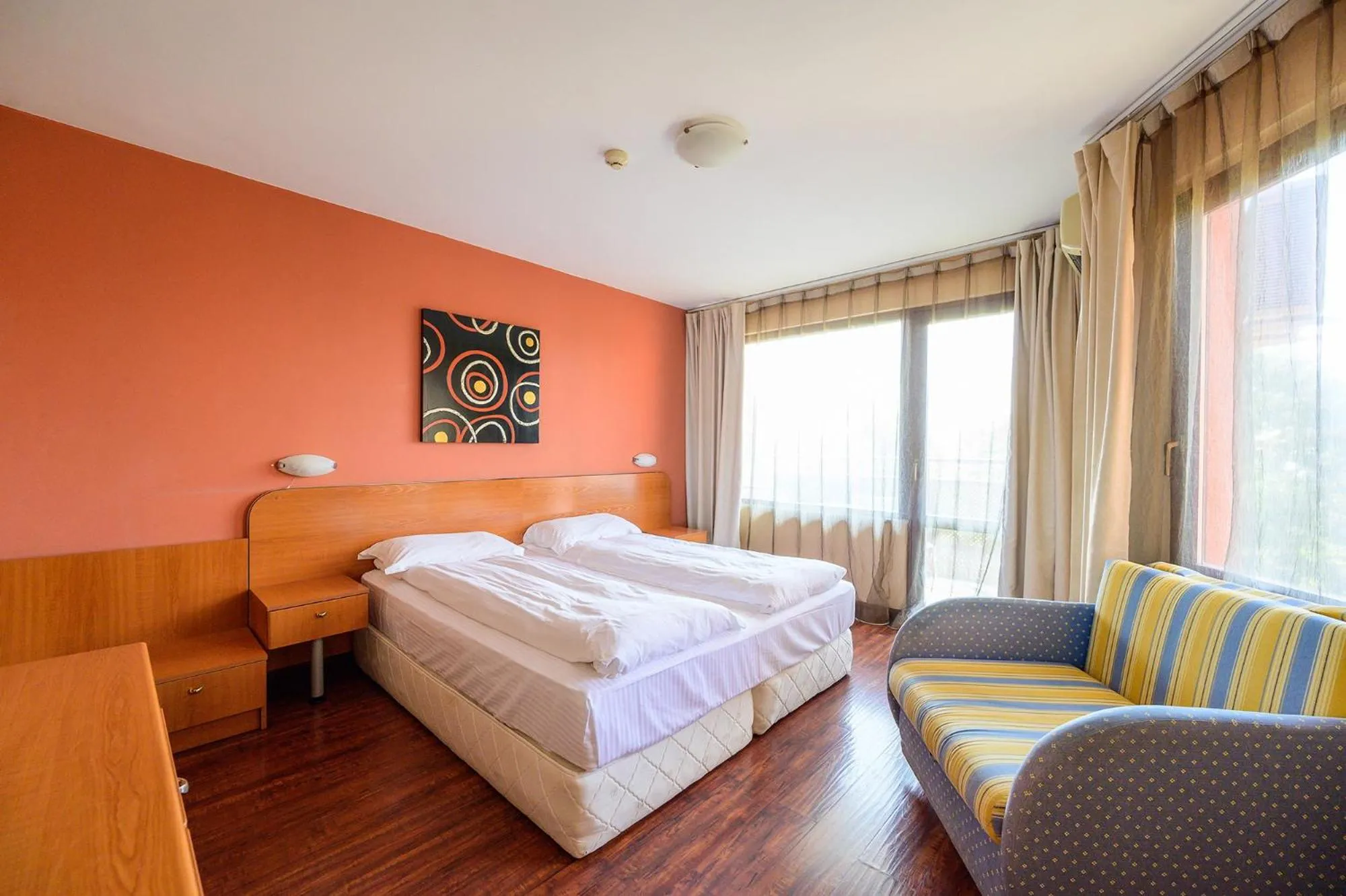 Photo of the whole room, Bed in Royal Beach