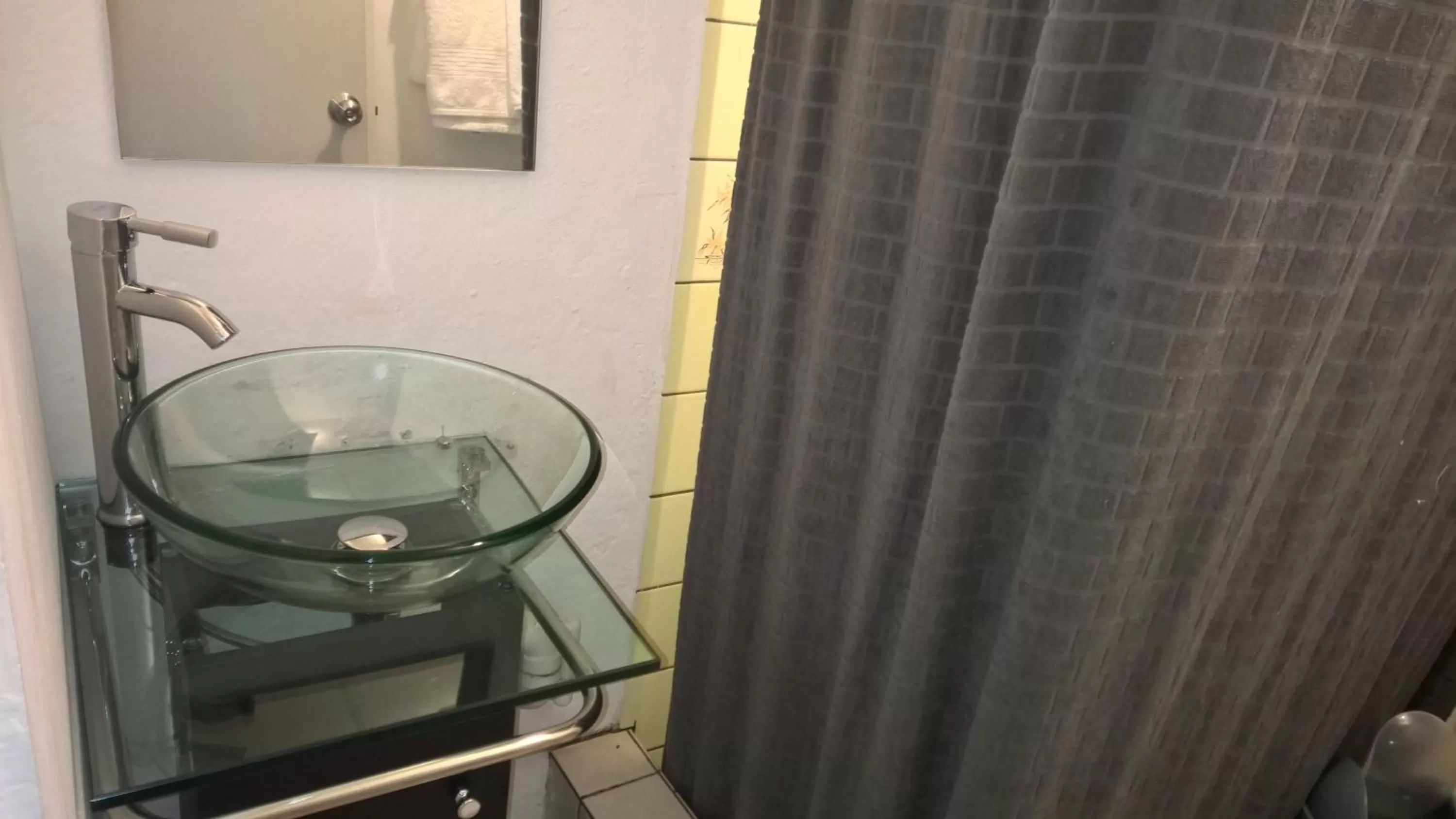 Toilet in The Red Hut Inn