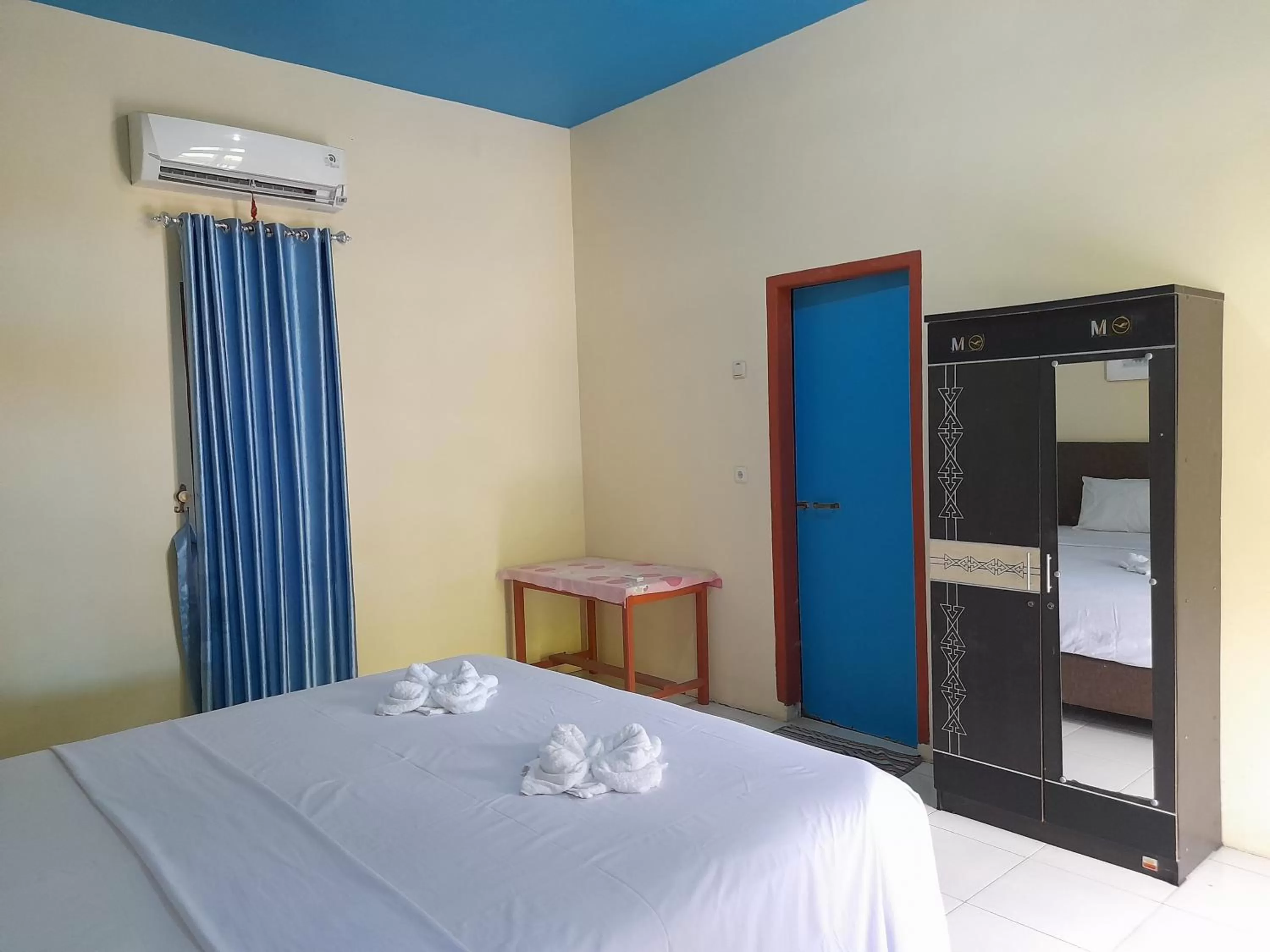 Bed in Tangkoko Lodge