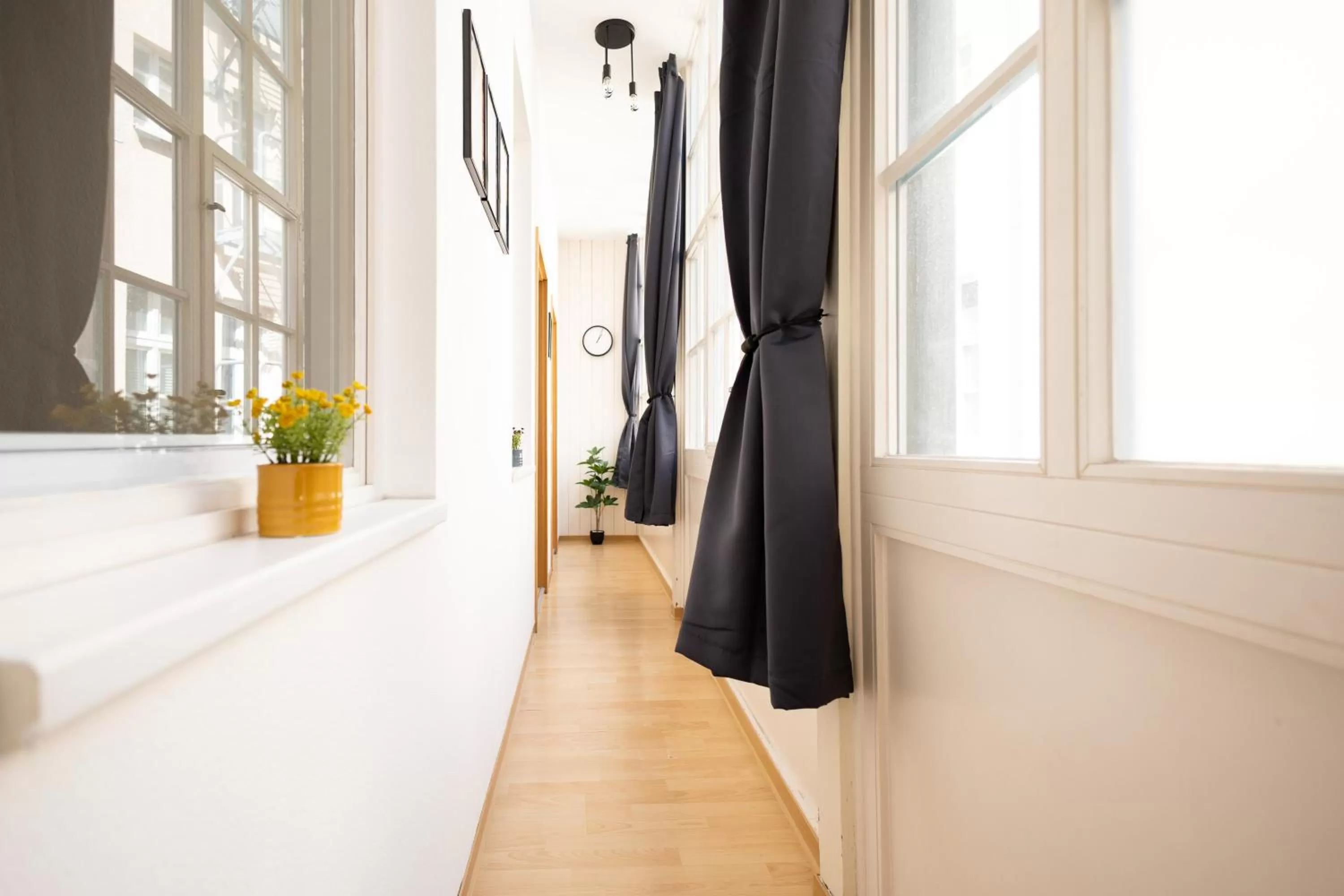 Facade/entrance, Bed in Apartments an der Oper - Innenstadt - Zentral - Küche - Wifi - Powered by Ko-Living