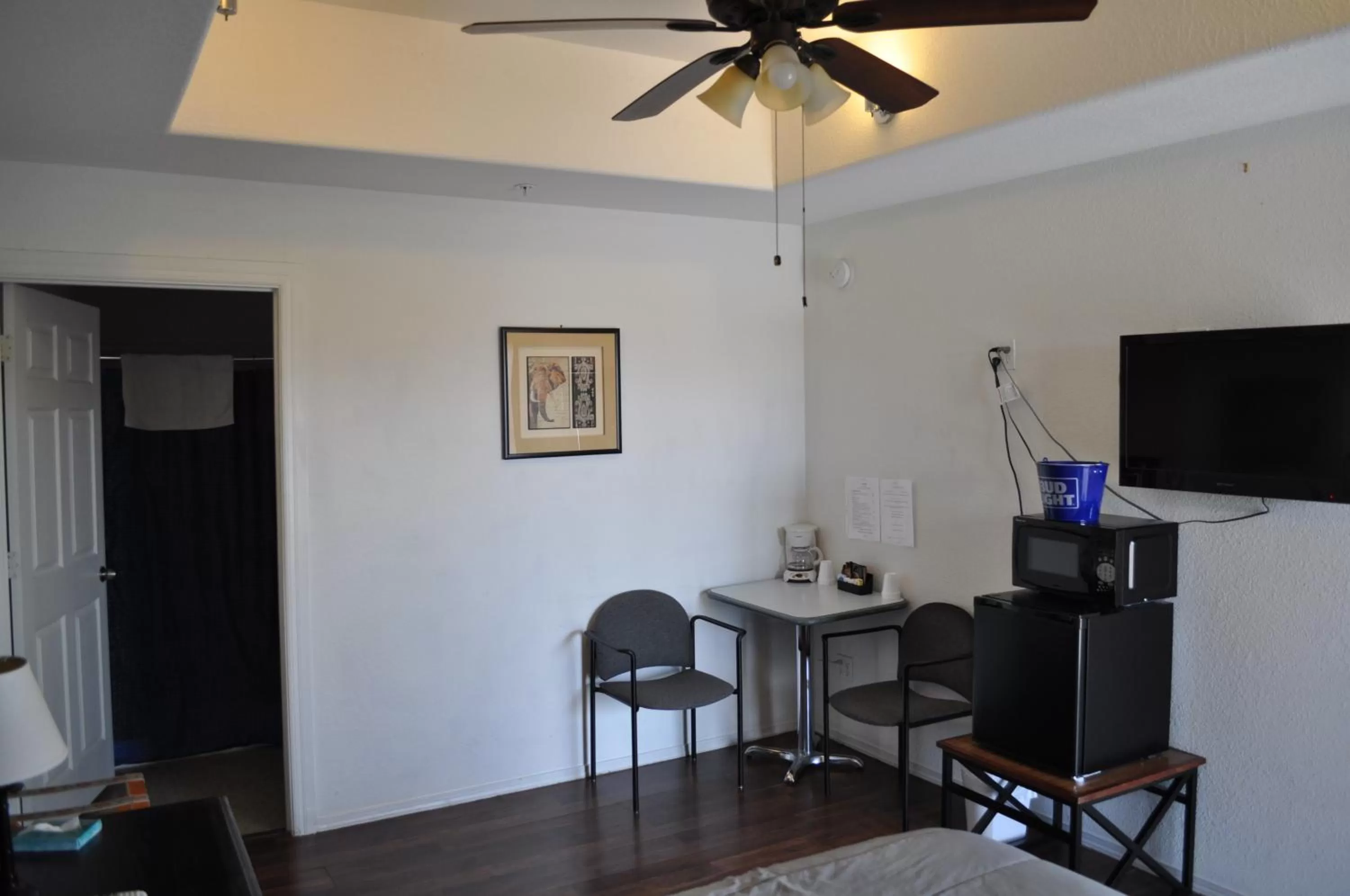 Seating area, TV/Entertainment Center in K7 Bed and Breakfast