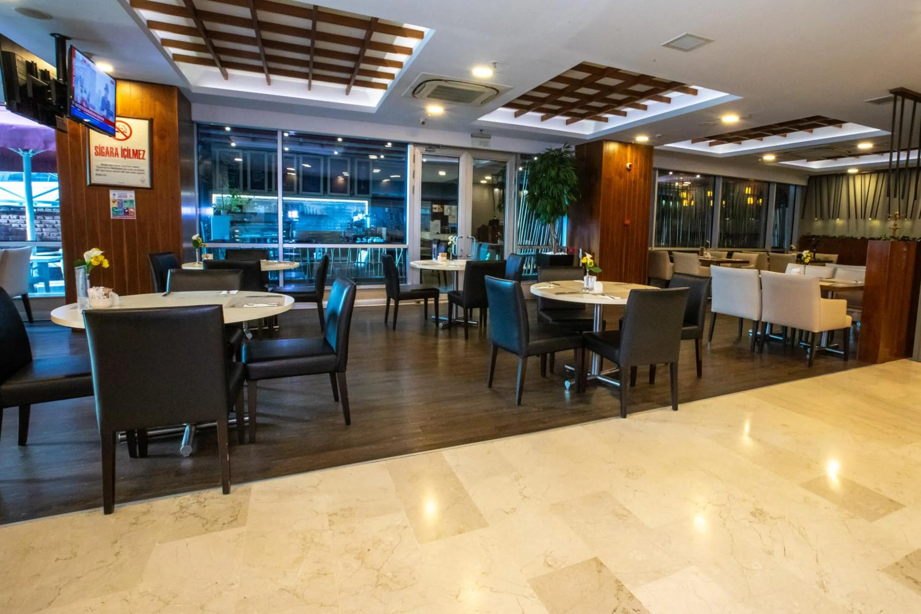Dining area in Ramada Encore Istanbul Kartal