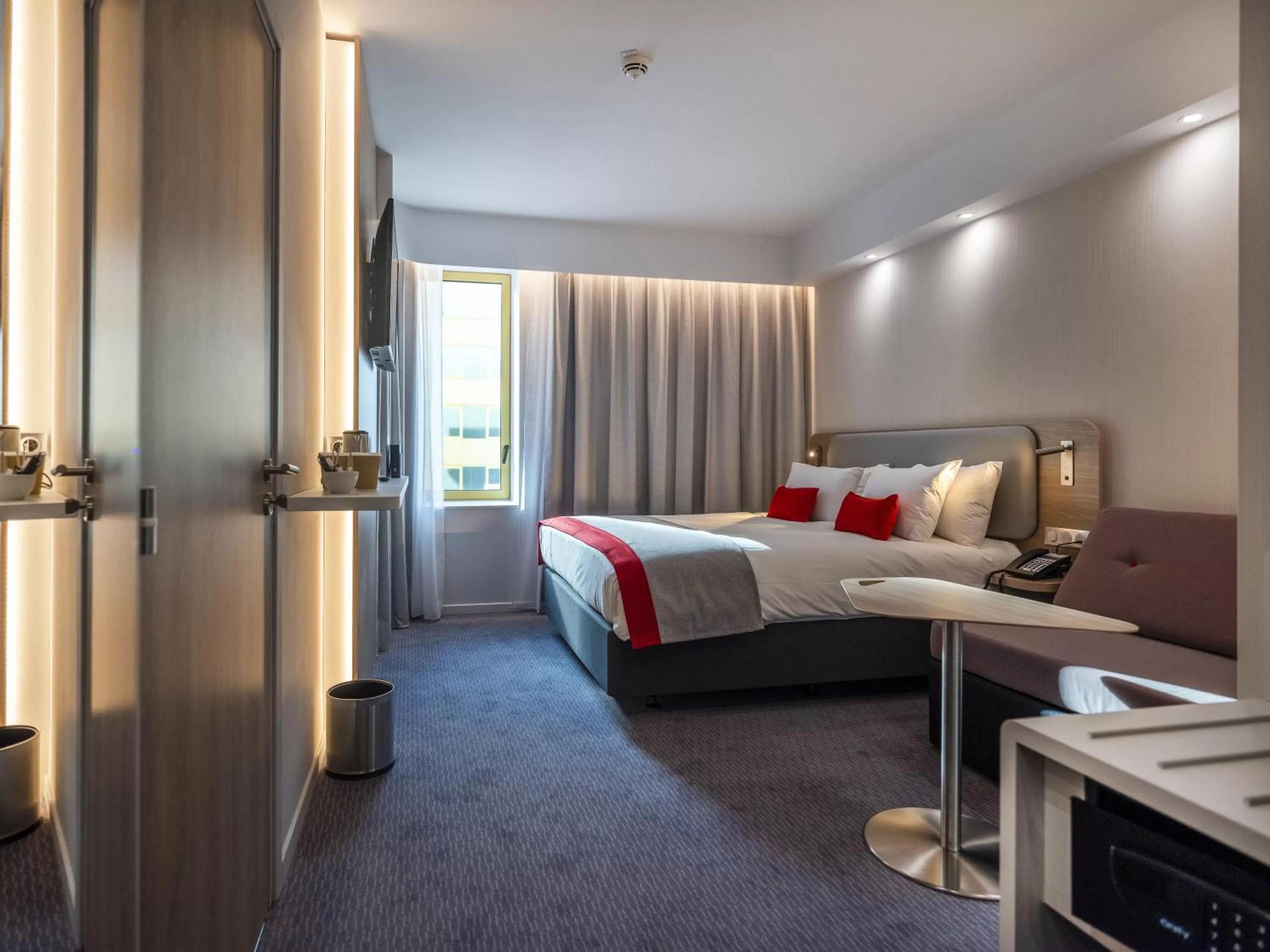 Bed in Holiday Inn Express - Nice - Grand Arenas by IHG