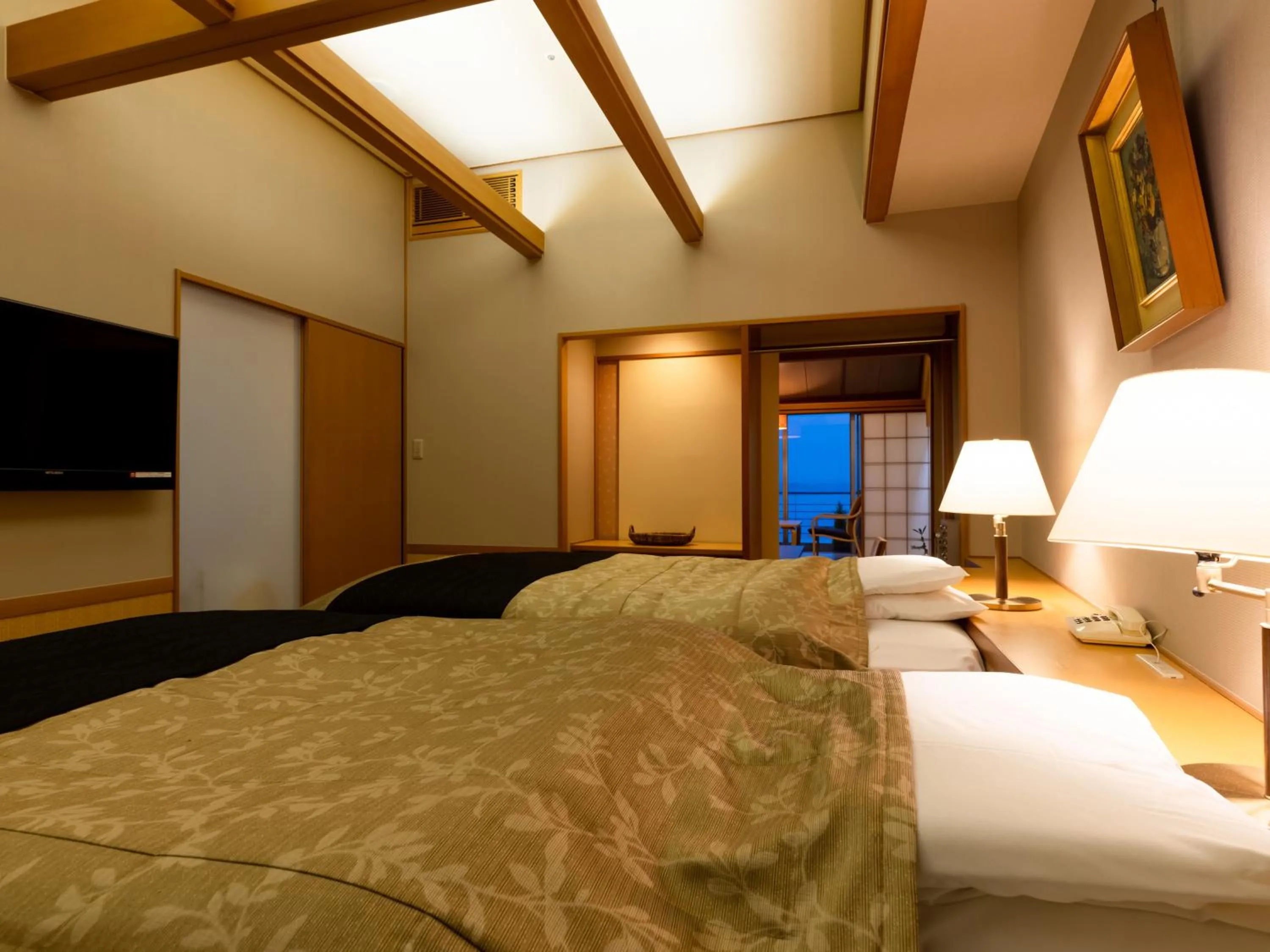 Bed in APA Hotel & Resort Kaga Katayamazu Onsen Kasuikyo