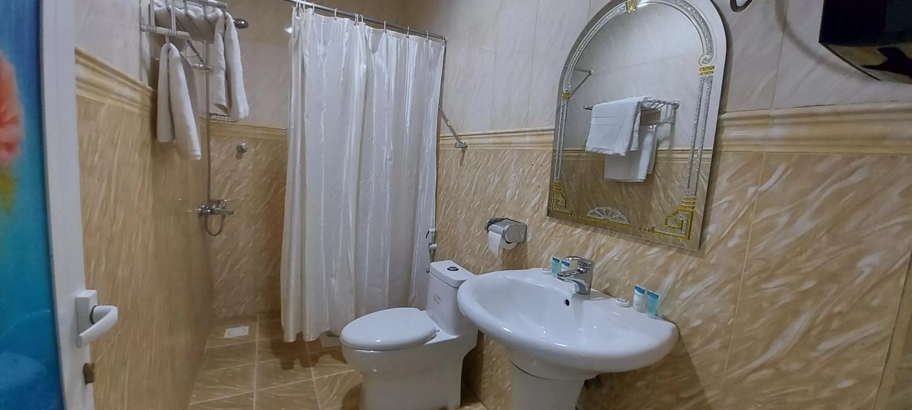 Shower in DREAMLAND HOTEL APARTMENT NIZWA