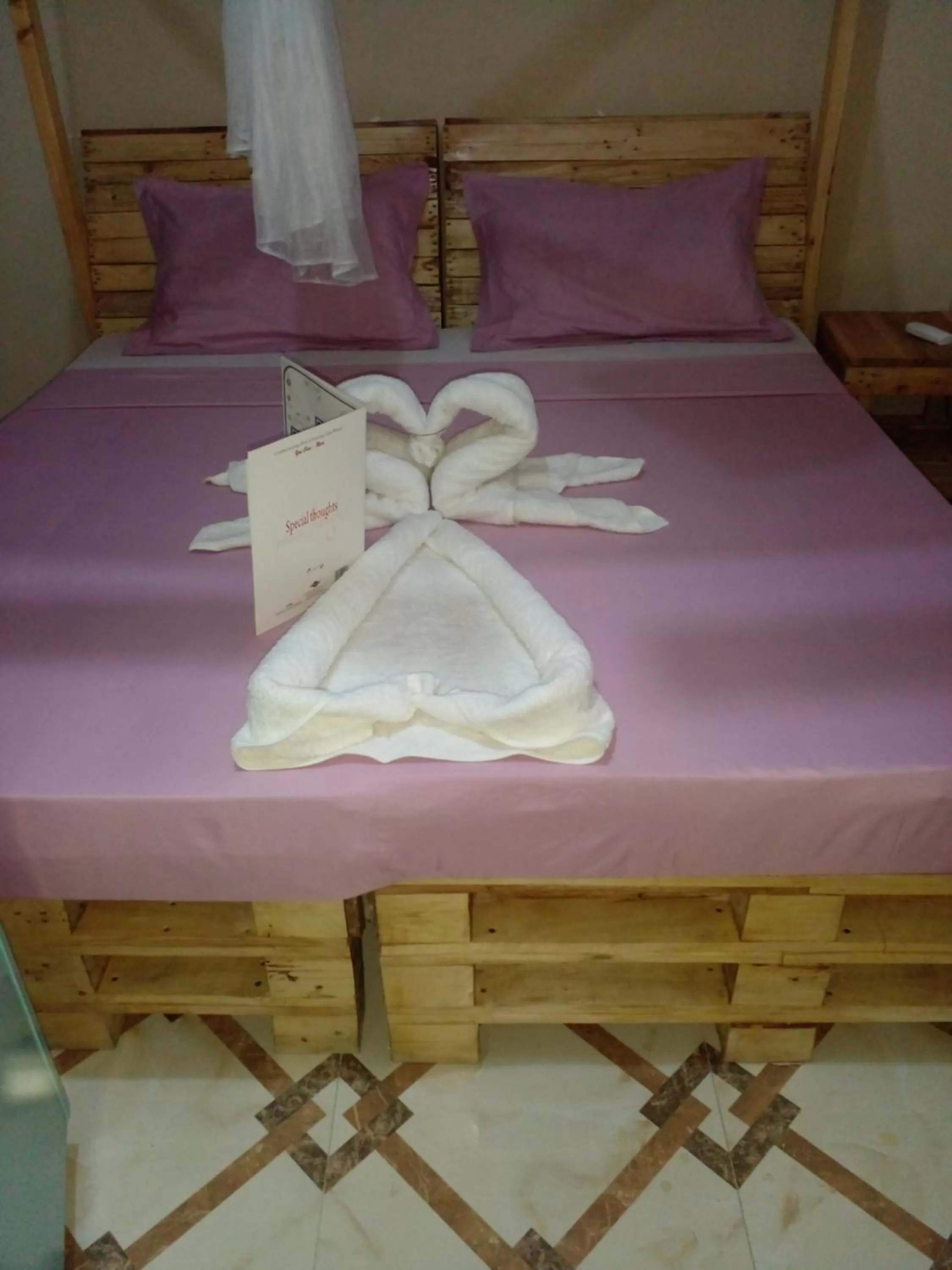 Bed in L&J Modern Backpackers Kinondoni