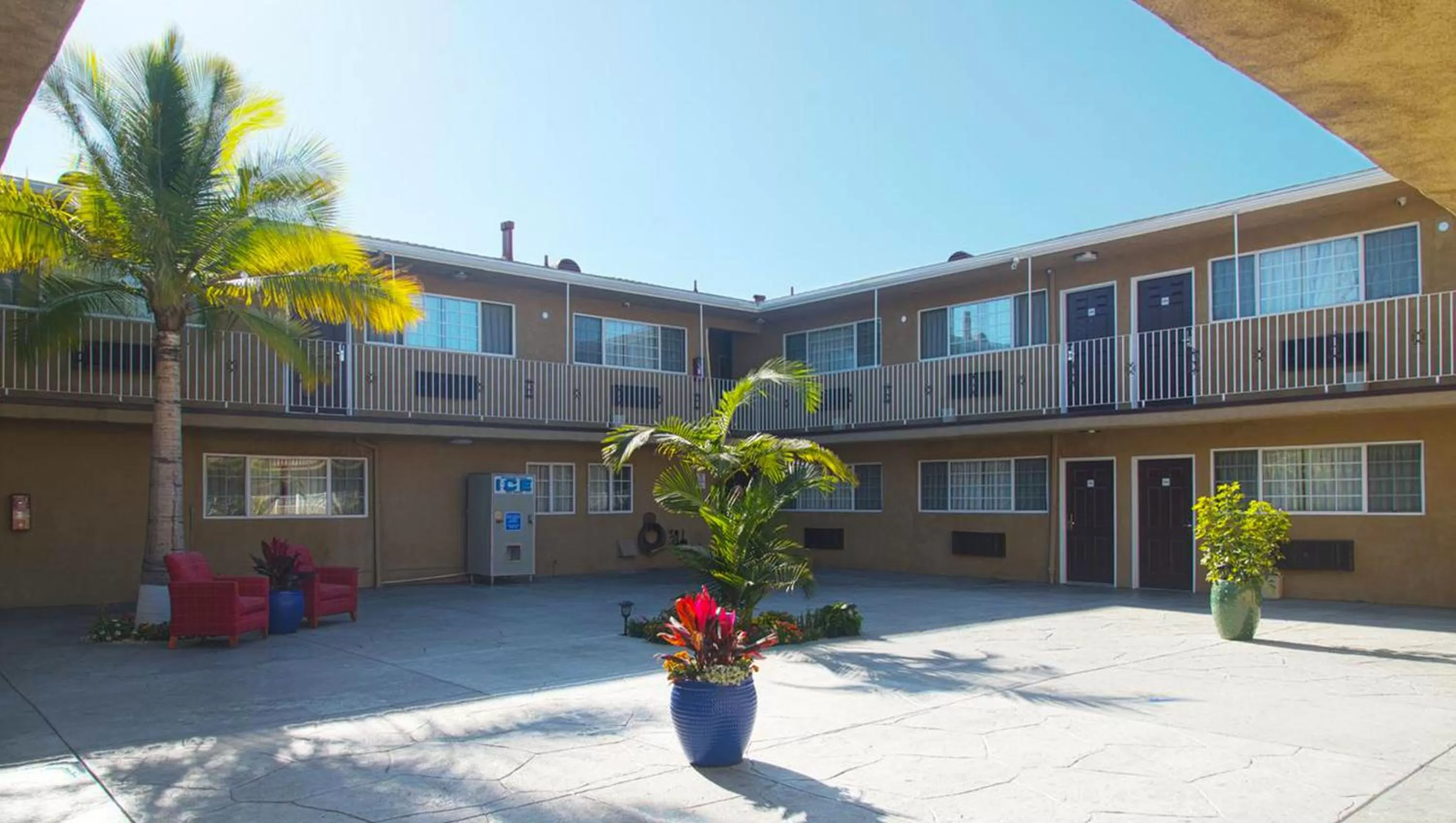 Property building in Kings Motel Inglewood