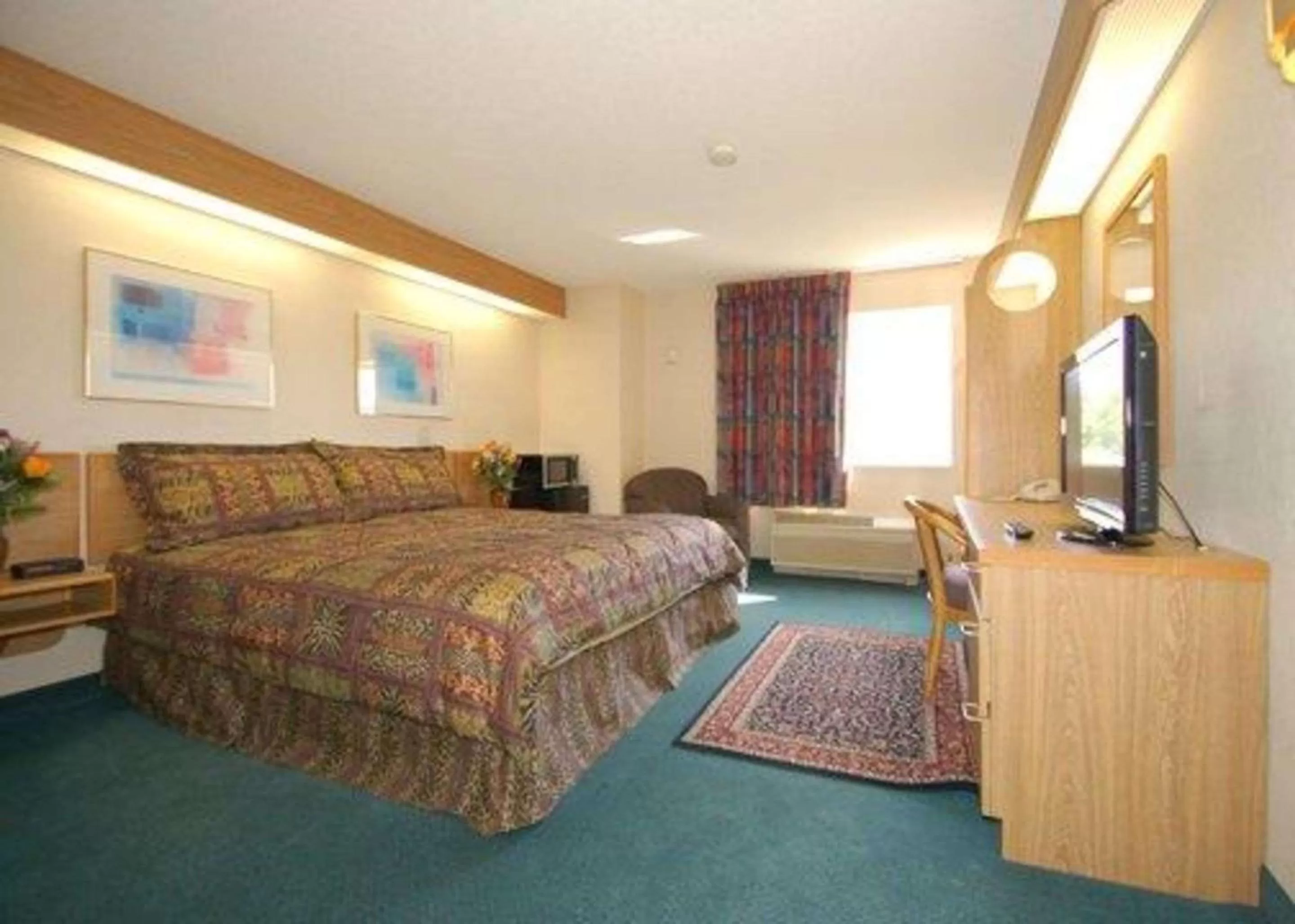 Photo of the whole room, Bed in Rodeway Inn Willington North