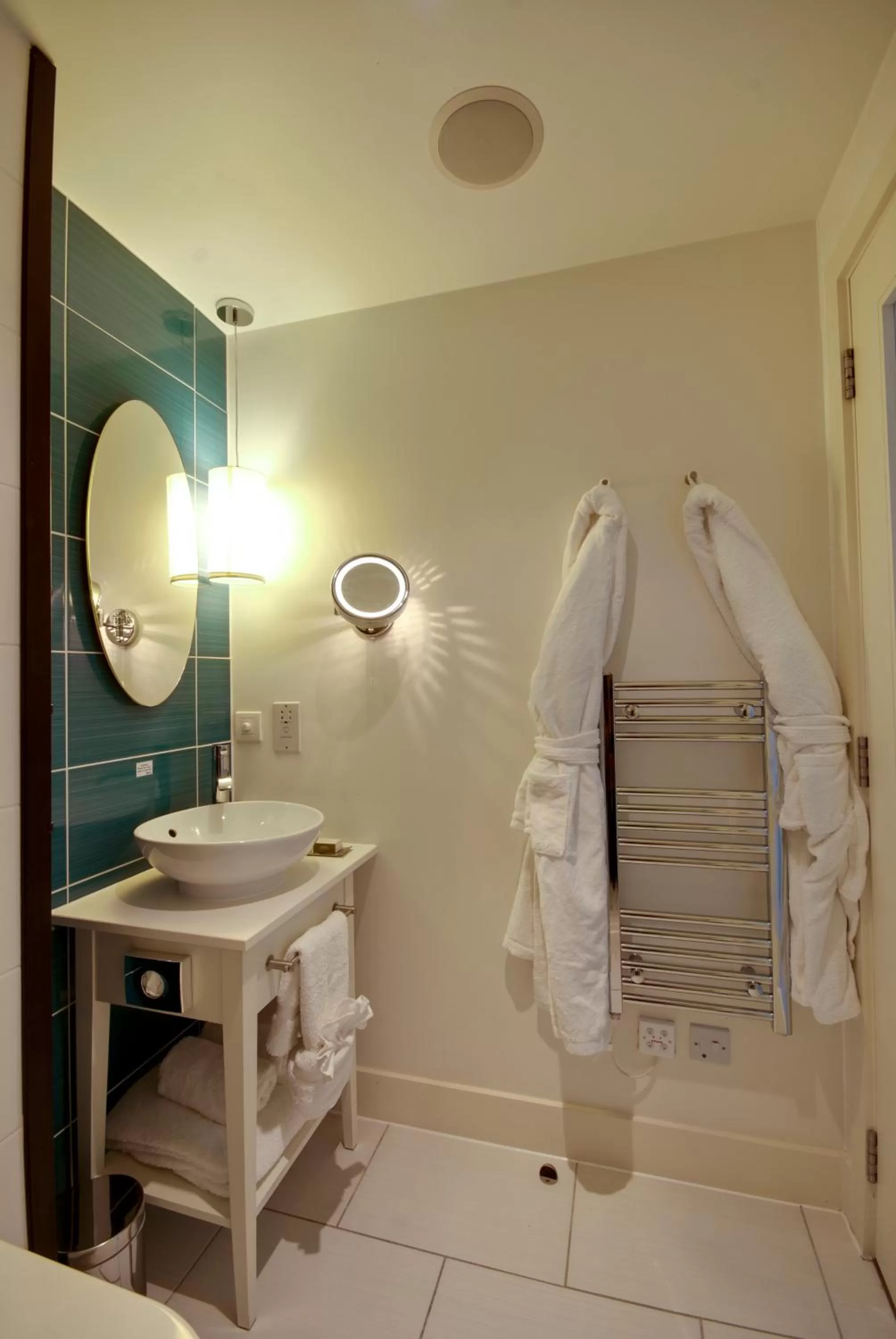 Bathroom in Hotel Indigo Liverpool by IHG