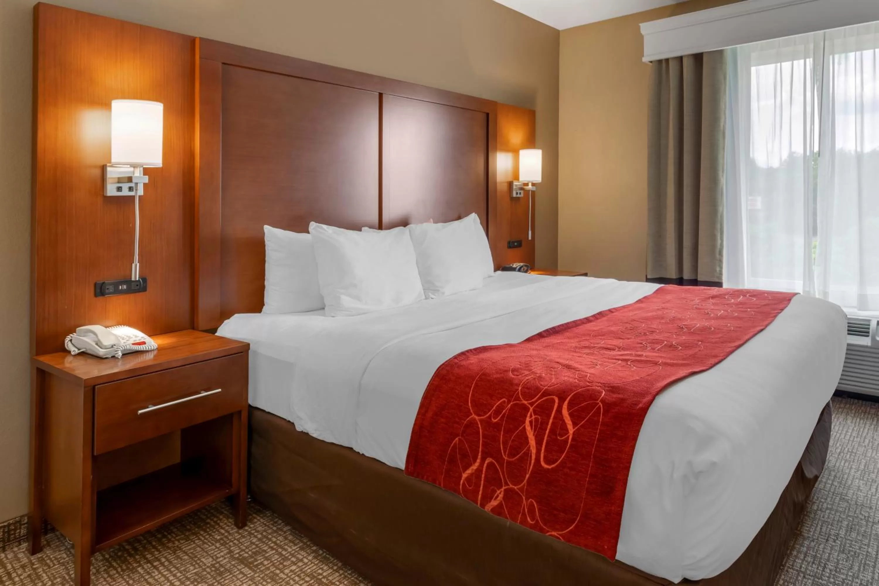 Bed in Comfort Suites Knoxville North