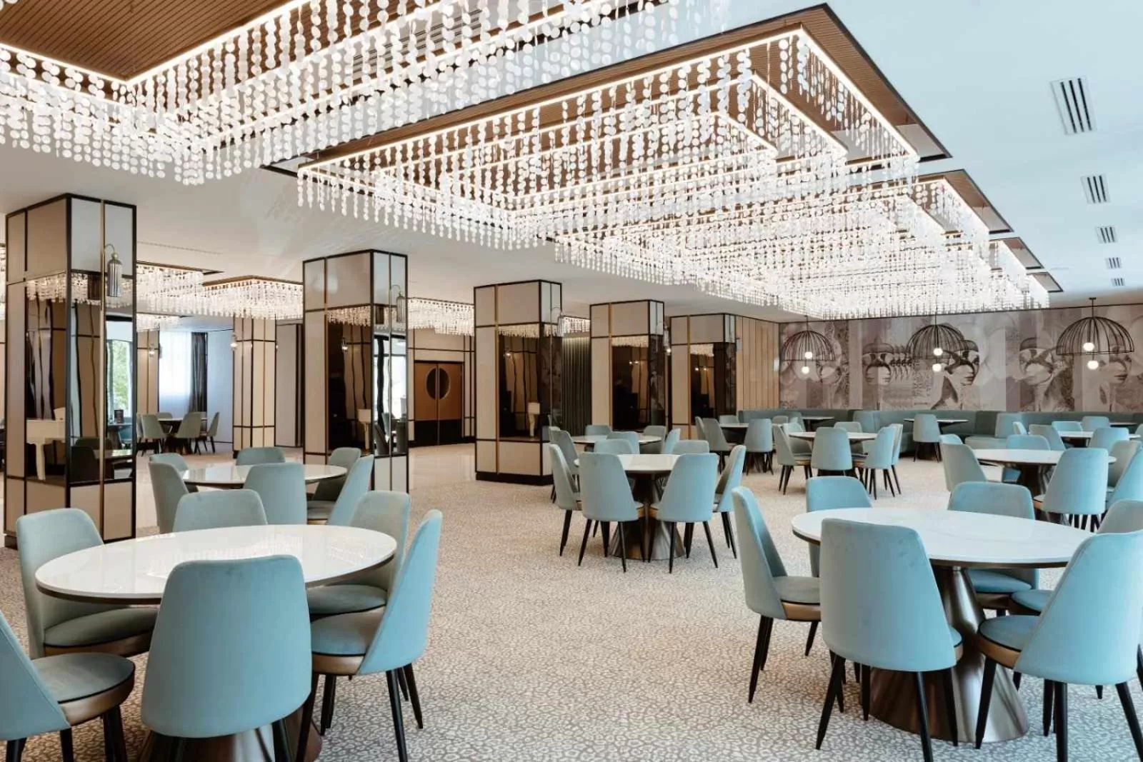 Restaurant/places to eat in Hotel Savior