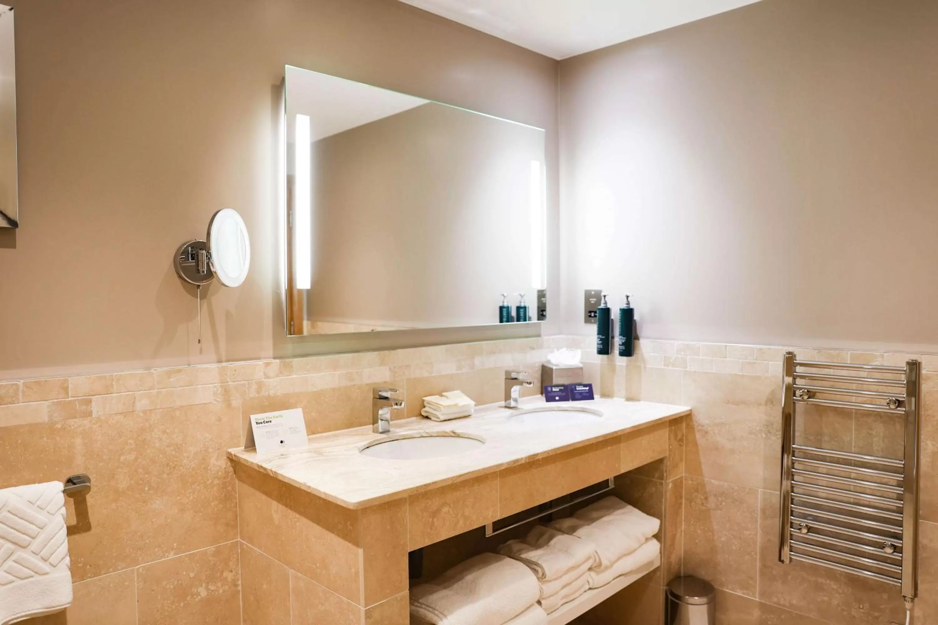 Bathroom in DoubleTree By Hilton Milton Keynes