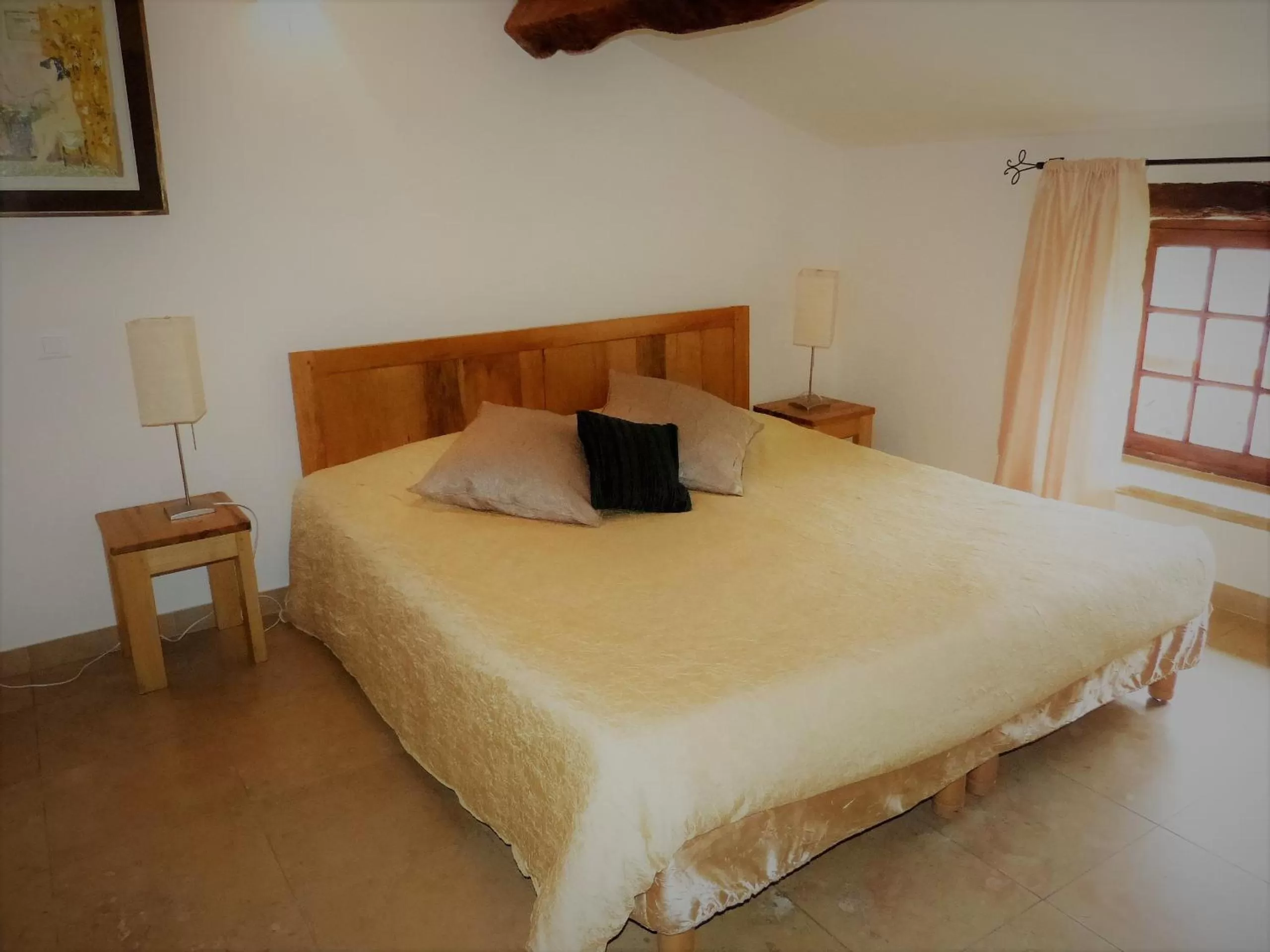 Bed in Hôtel la Fête en Provence