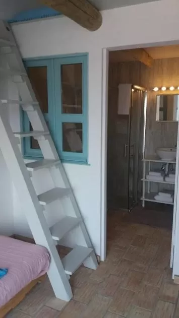 Bed in PuraVida Divehouse