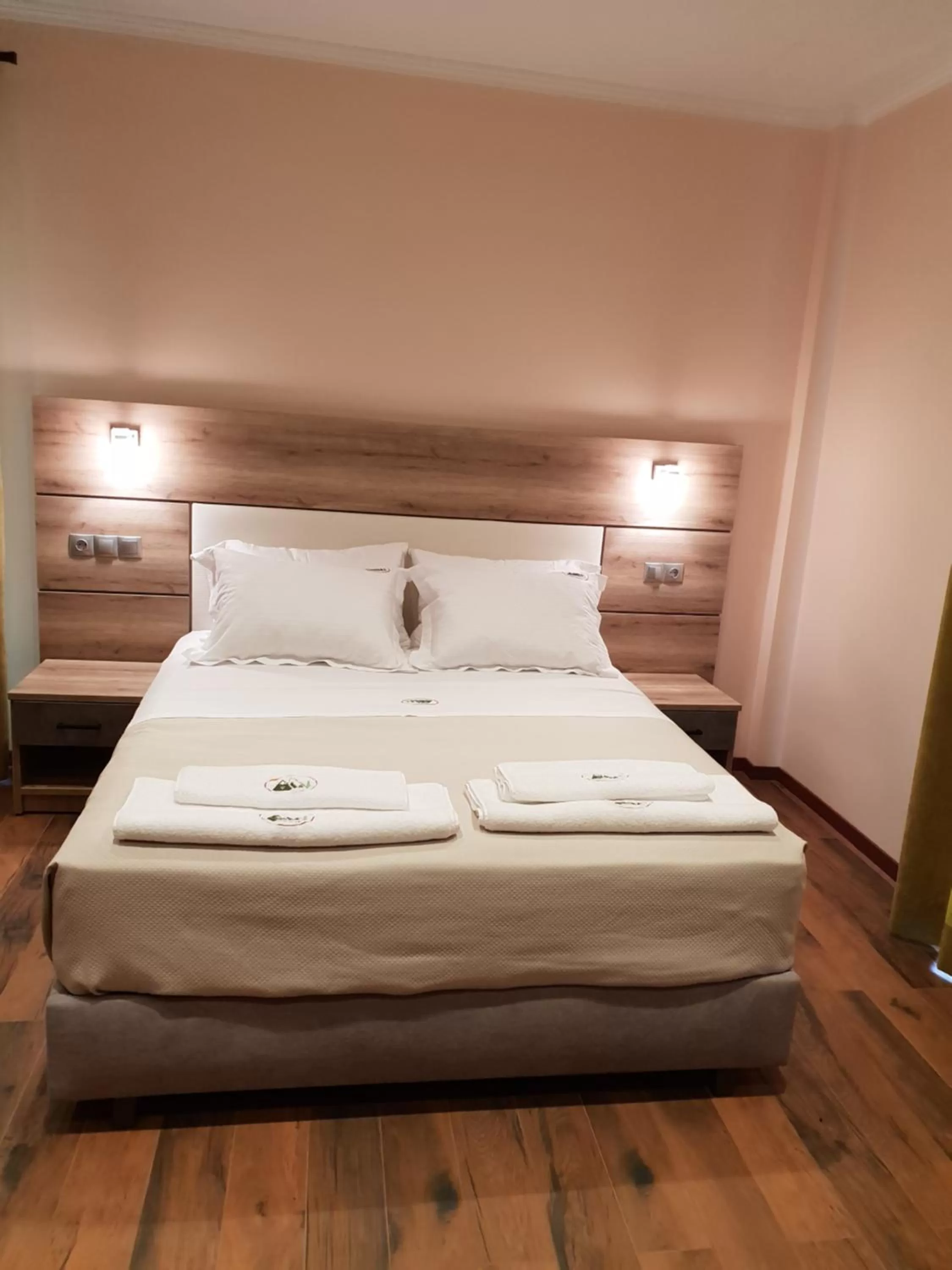 Photo of the whole room, Bed in Mondeus Inn Luxury