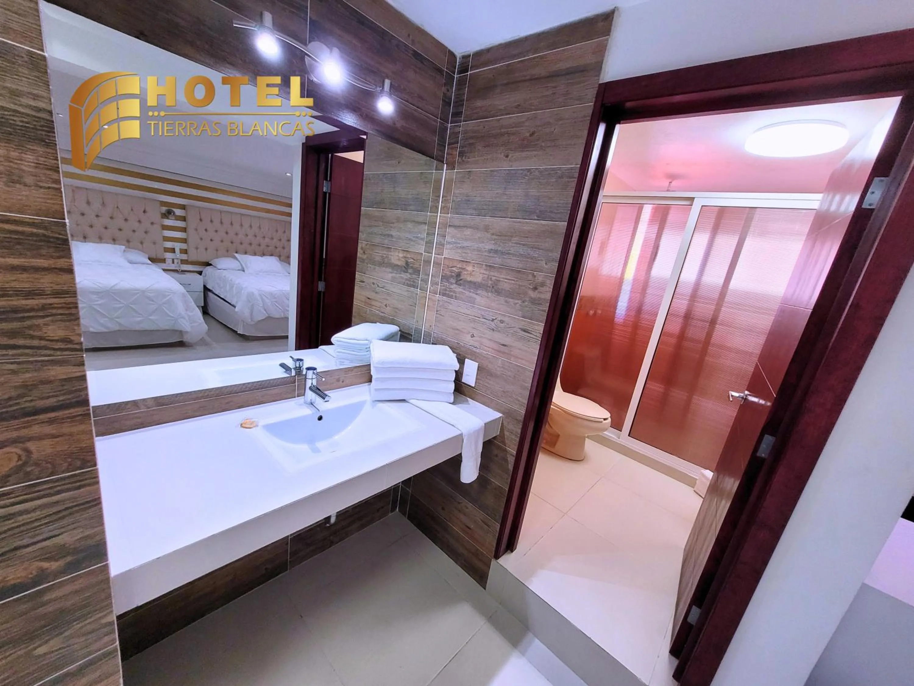 Shower, Bed in Hotel Tierras Blancas