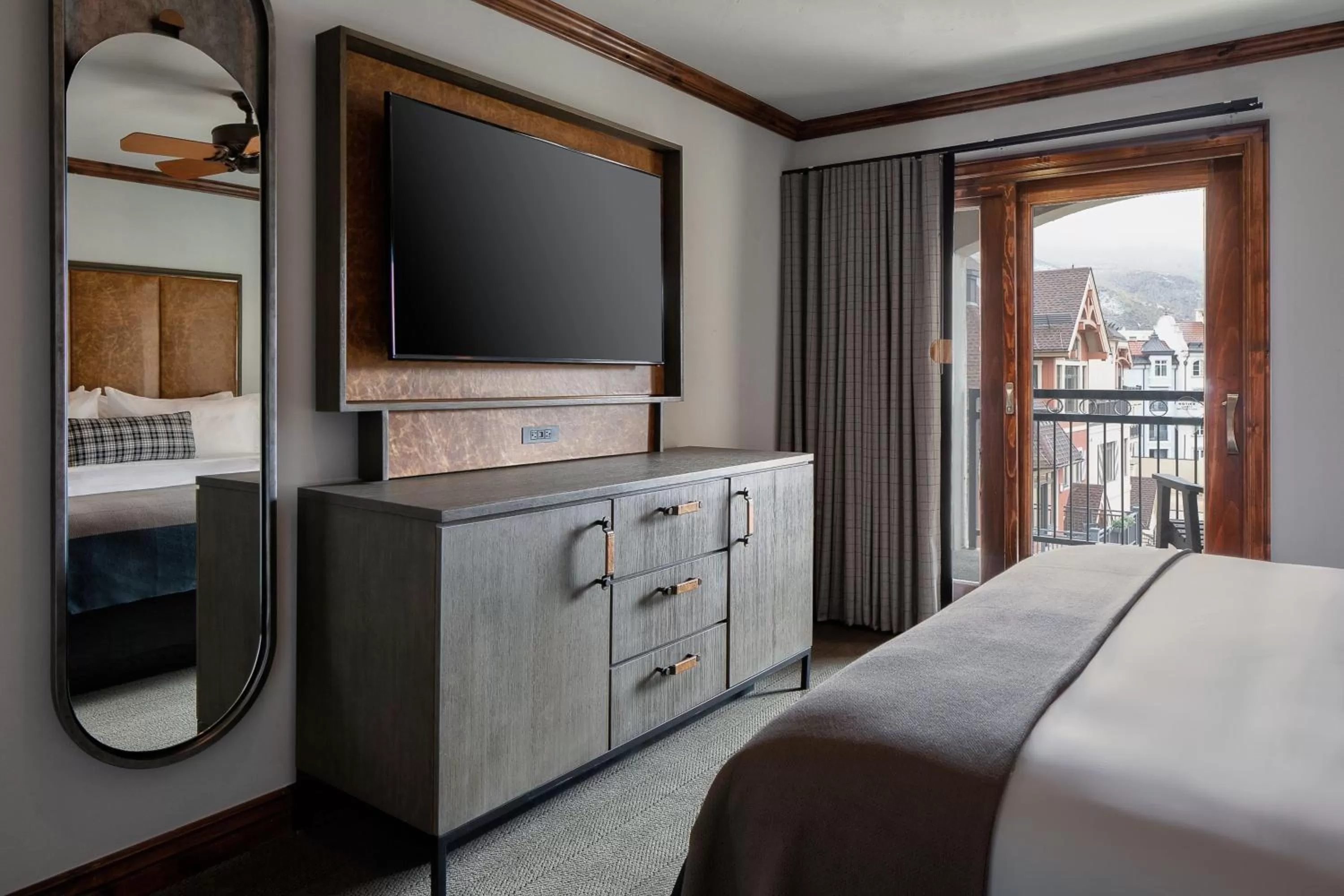 Bedroom, Bed in The Hythe, a Luxury Collection Resort, Vail