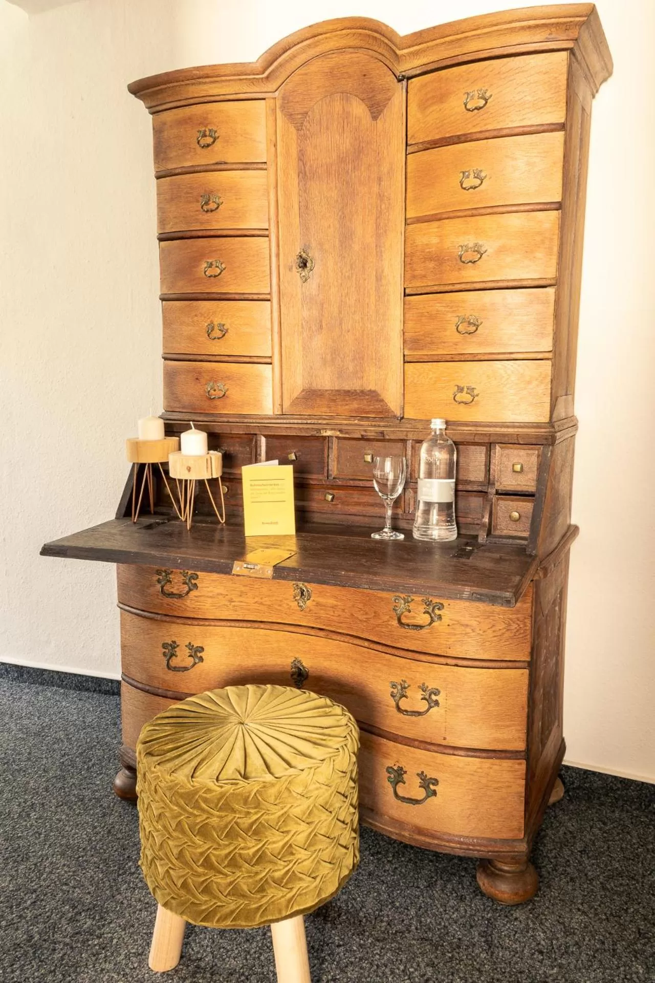 Library in HeimatHerz Hotel Garni