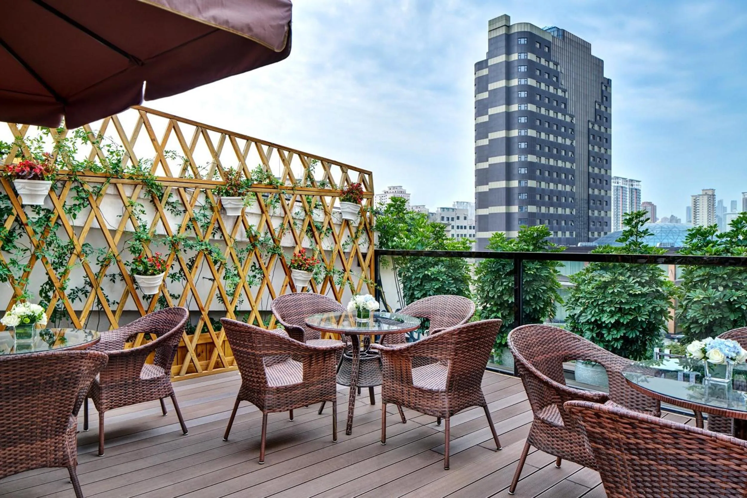 Restaurant/places to eat in Crowne Plaza Zhengzhou by IHG