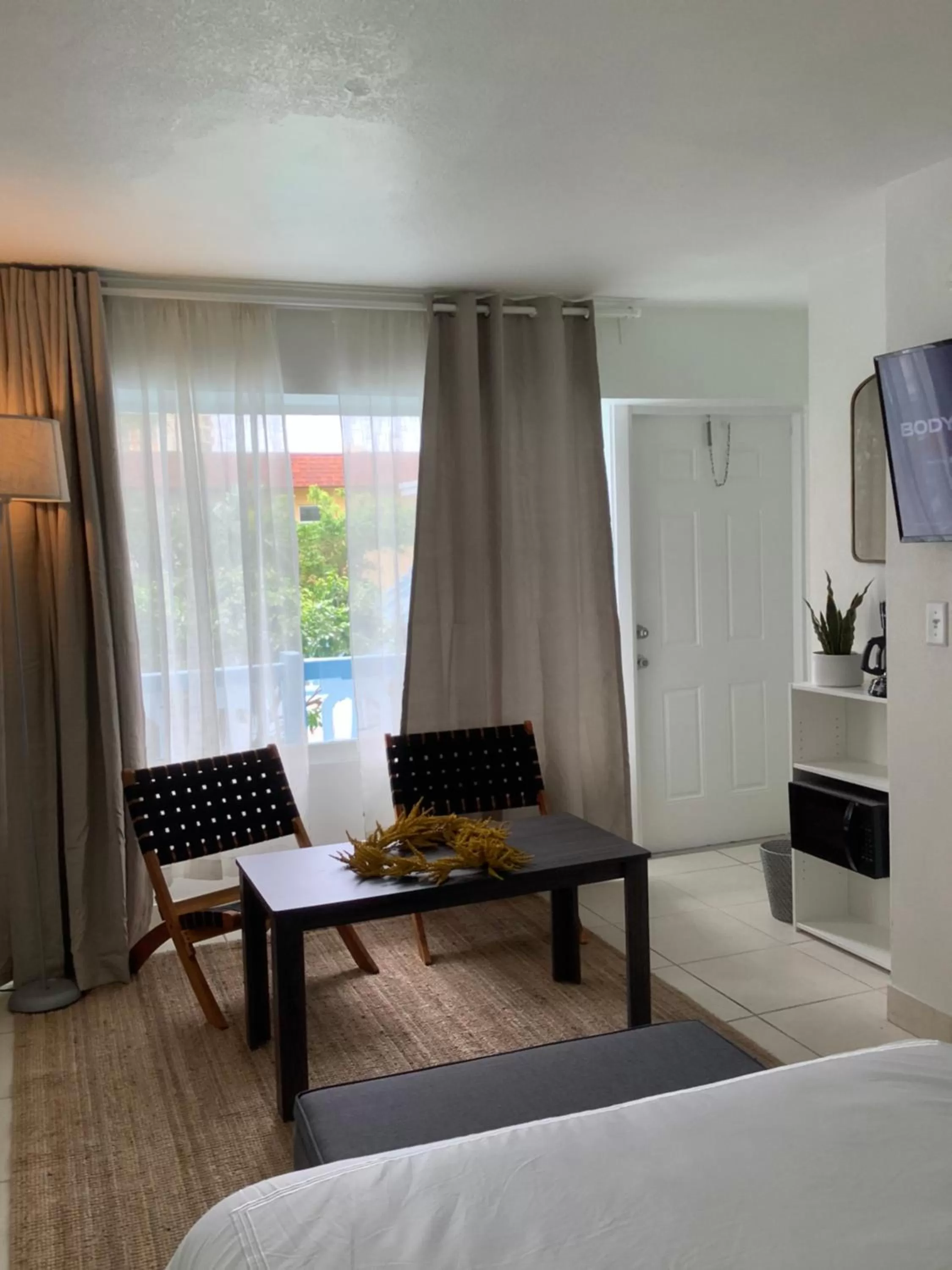 Living room, Bed in Hotel Motel Lauderdale Inn