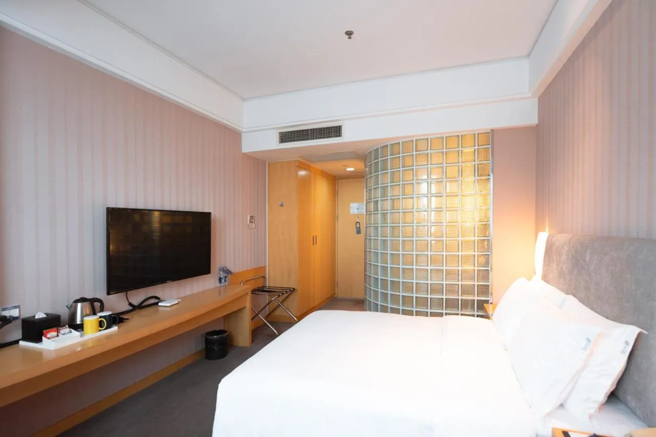 Queen Room - Smoking in Holiday Inn Express Nantong Xinghu, an IHG Hotel