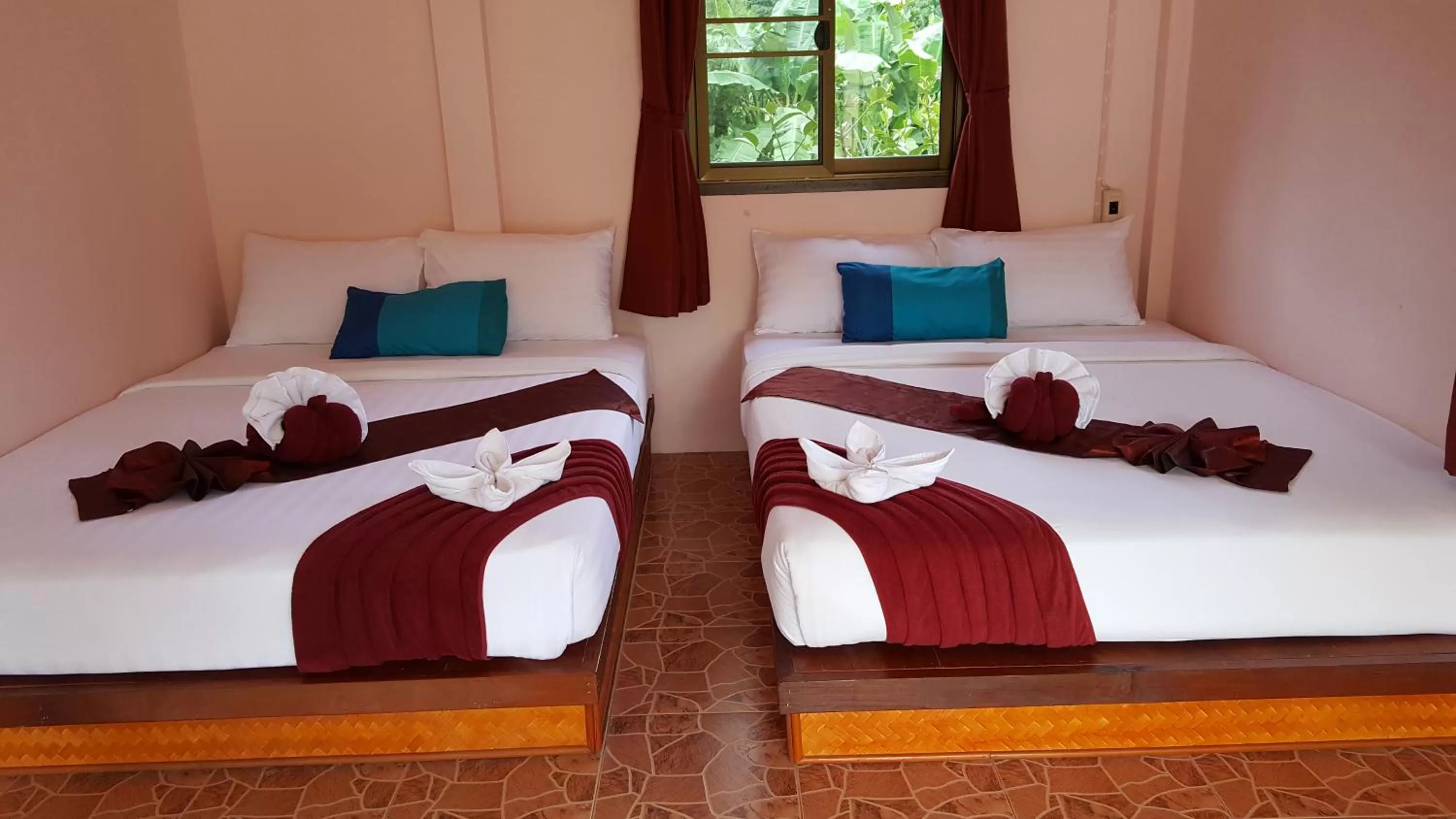 Bed in Khao Sok Jungle Huts Resort