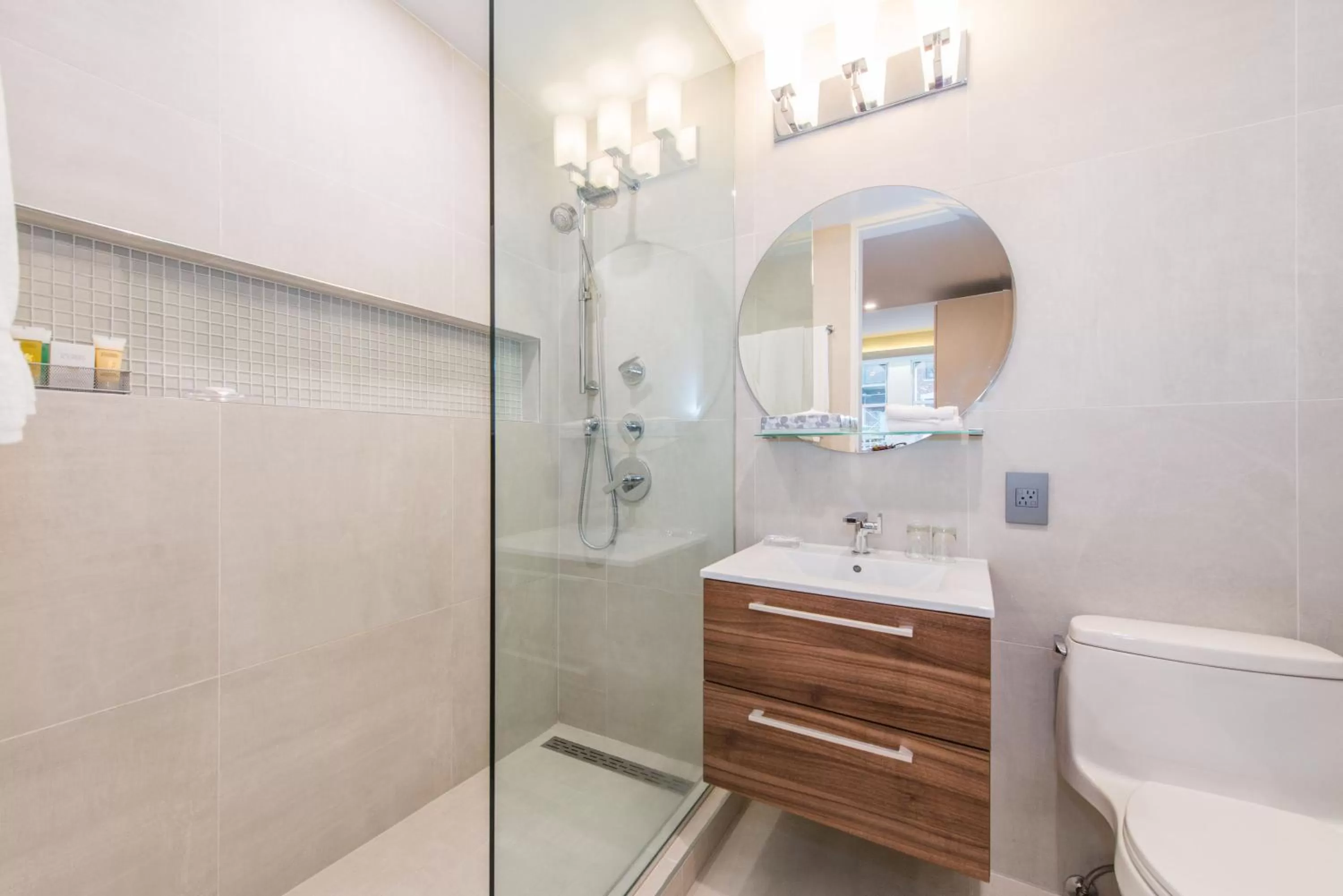 Bathroom in Lombardy Hotel