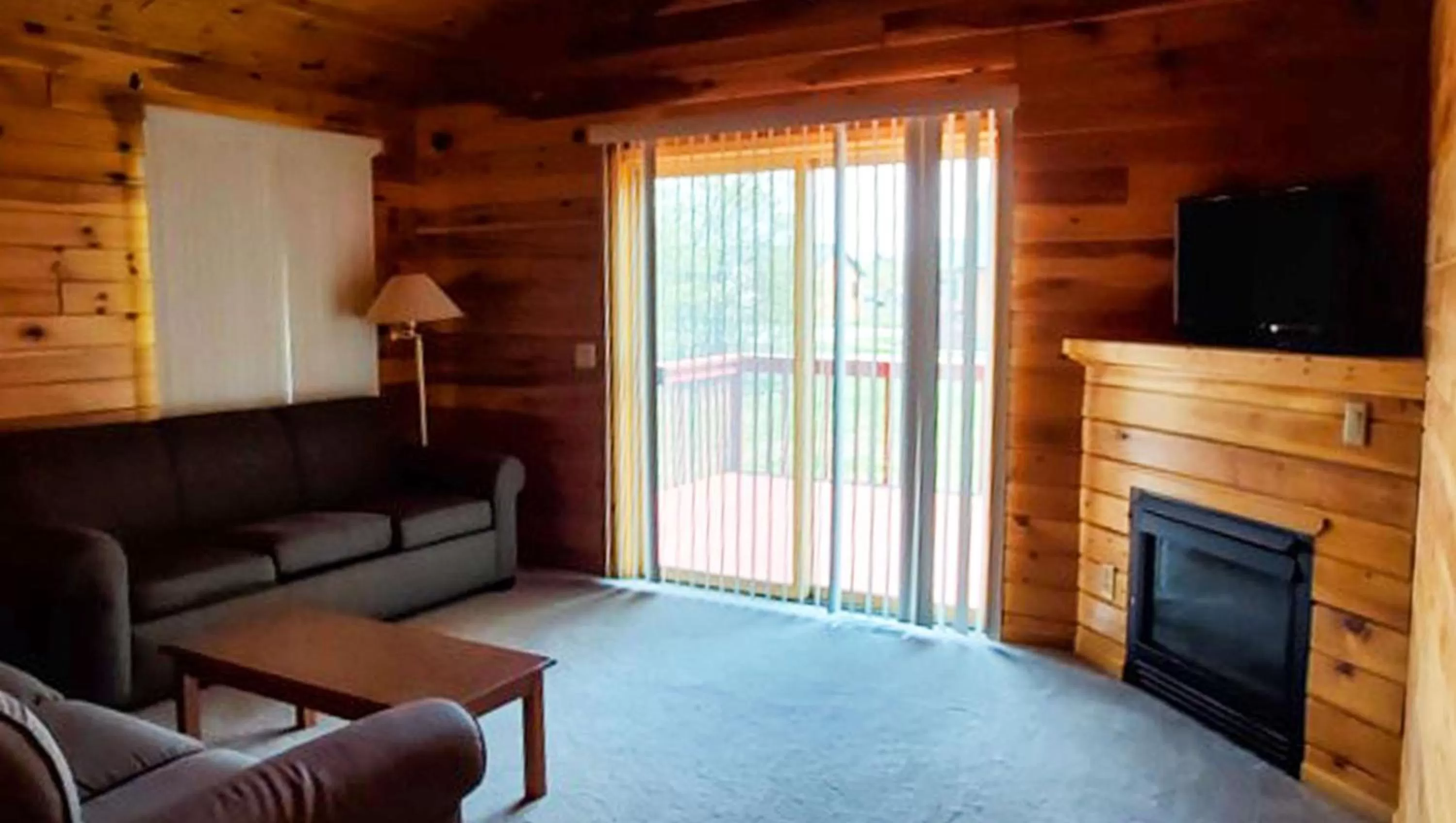 Photo of the whole room in Jasper Ridge Inn Ishpeming