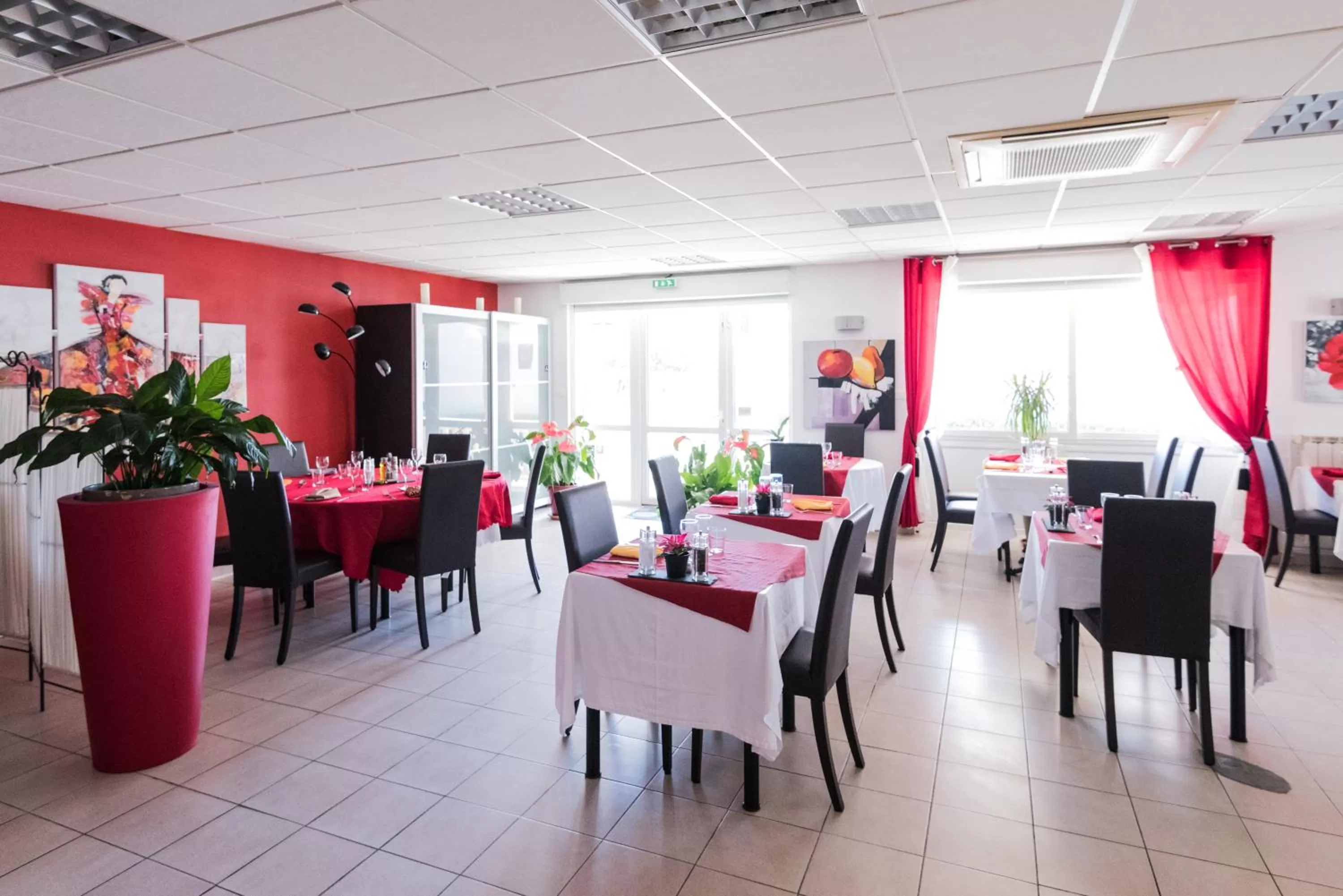 Restaurant/places to eat in Le Grand Jardin