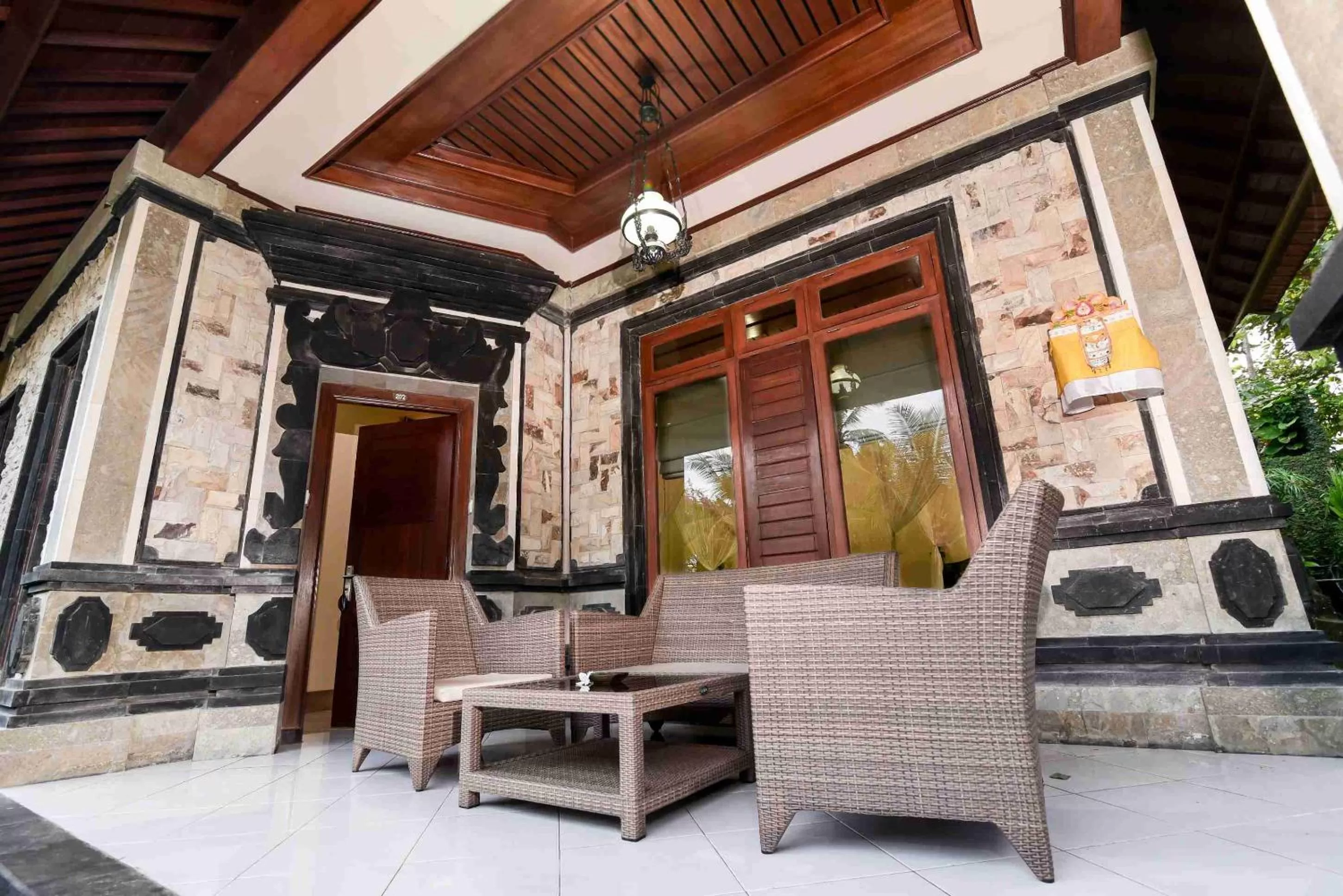 Patio in Nick's Pension