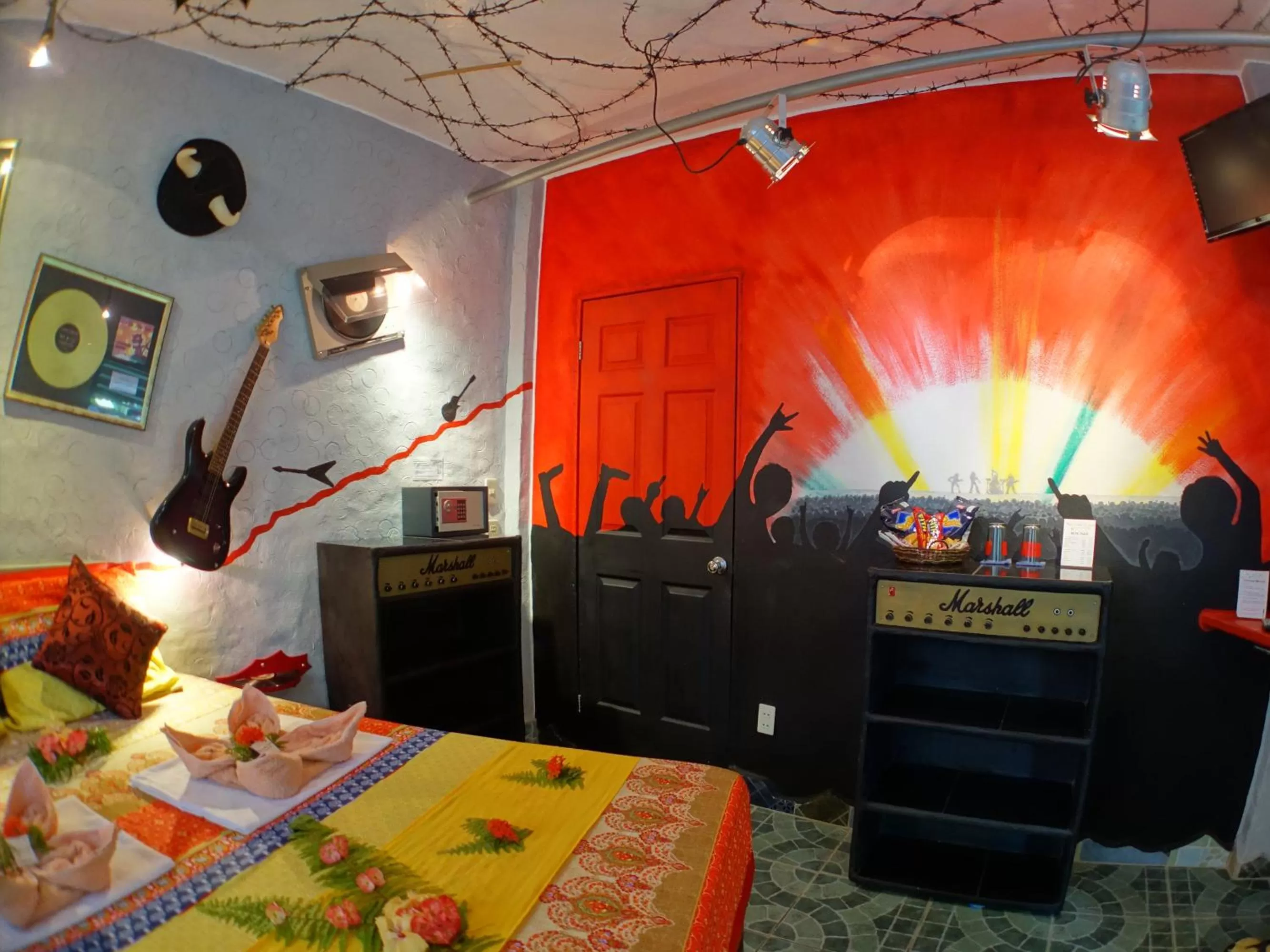 Photo of the whole room, Bed in Takatuka Beach Resort