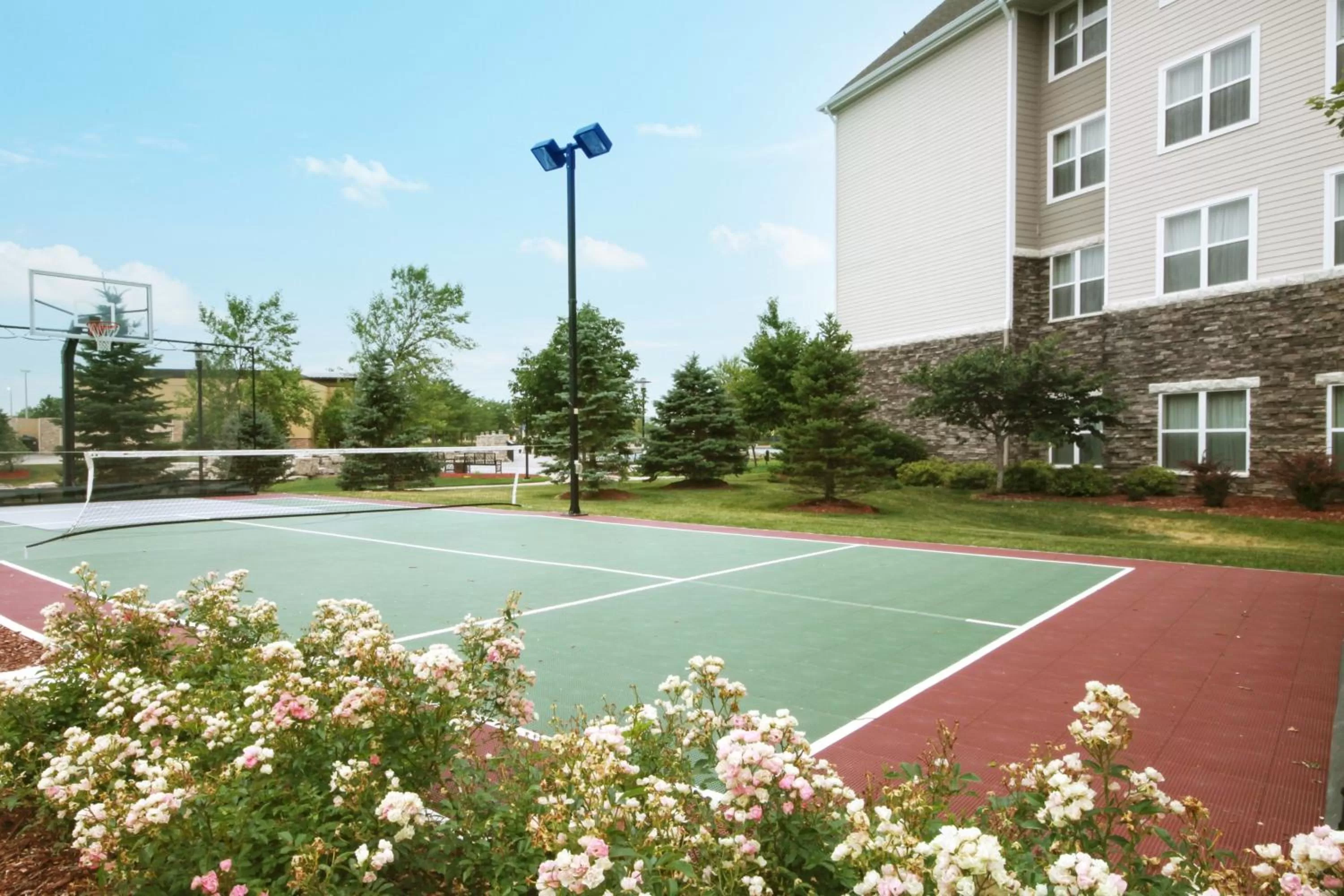 Tennis court in Residence Inn Des Moines West at Jordan Creek Town Center