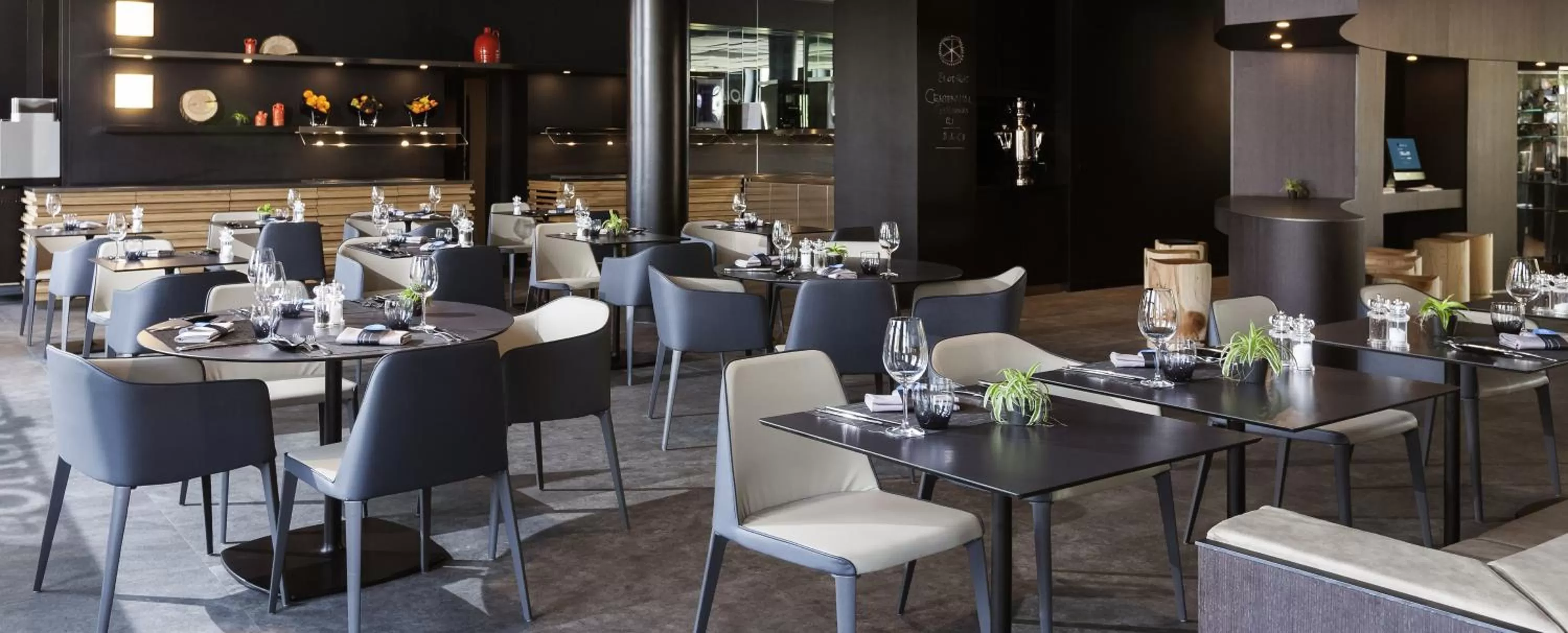 Restaurant/places to eat in Novotel Bern Expo