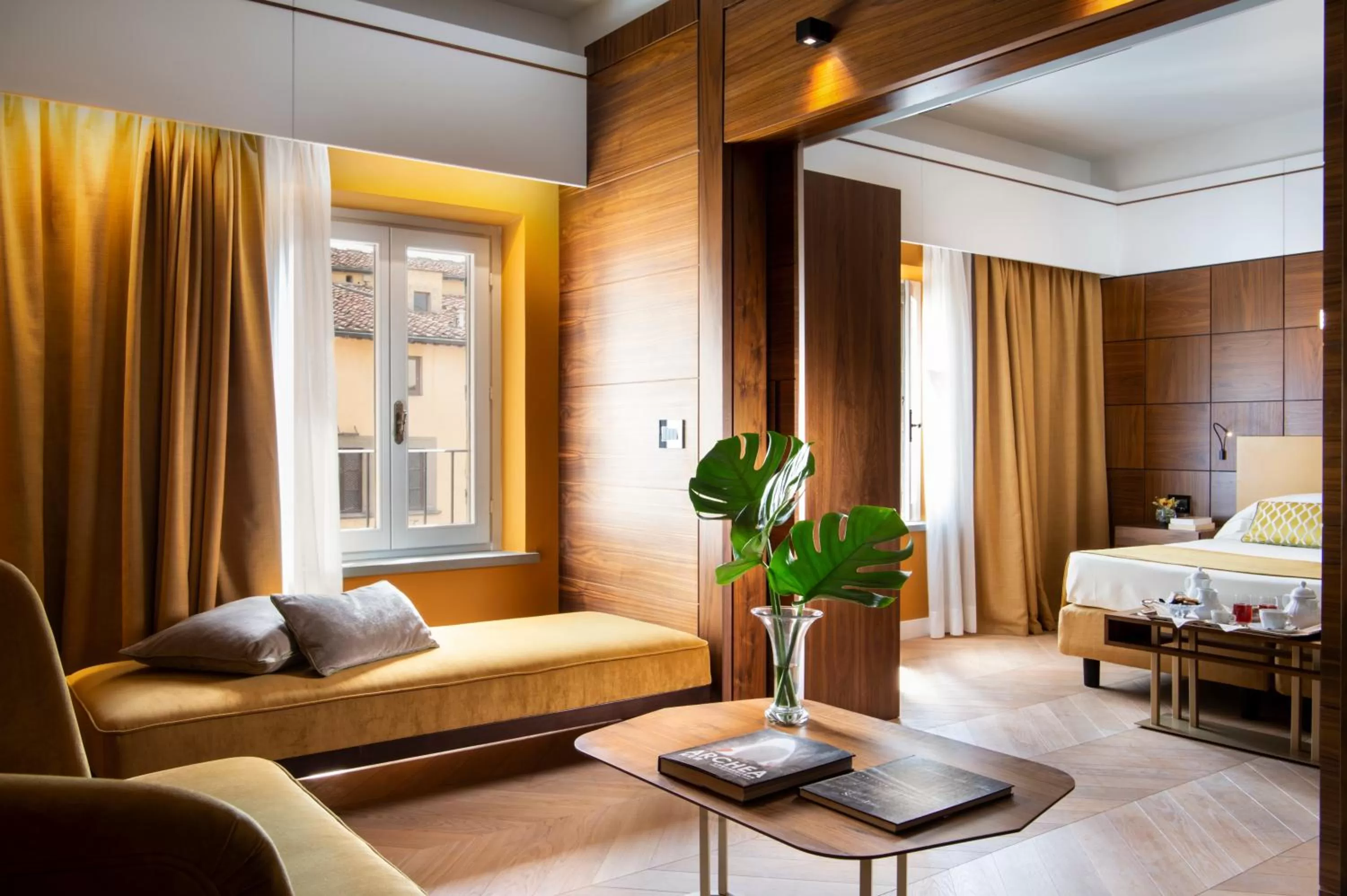 Living room, Bed in Hotel degli Orafi