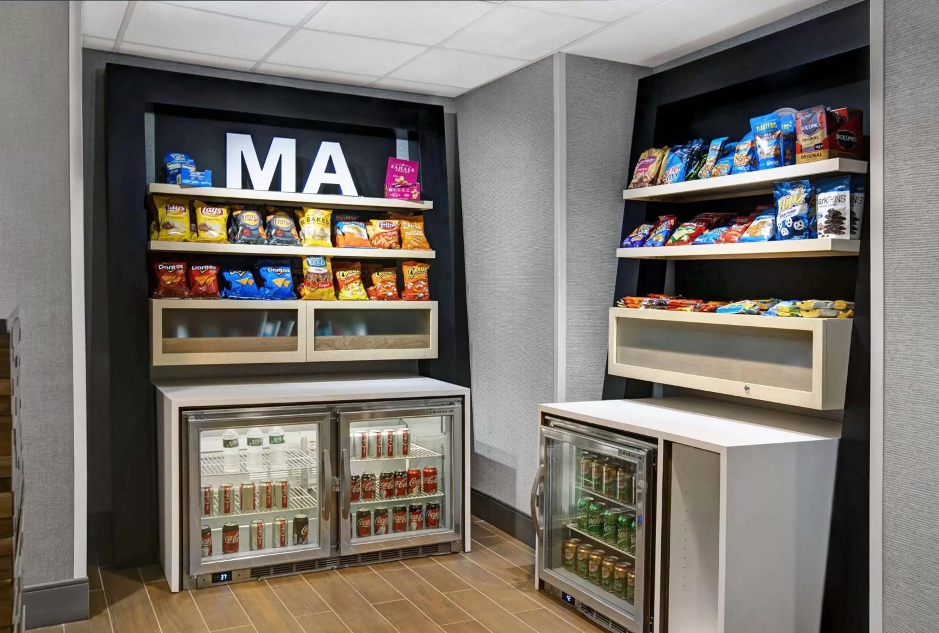 Restaurant/places to eat in Hampton Inn Westfield