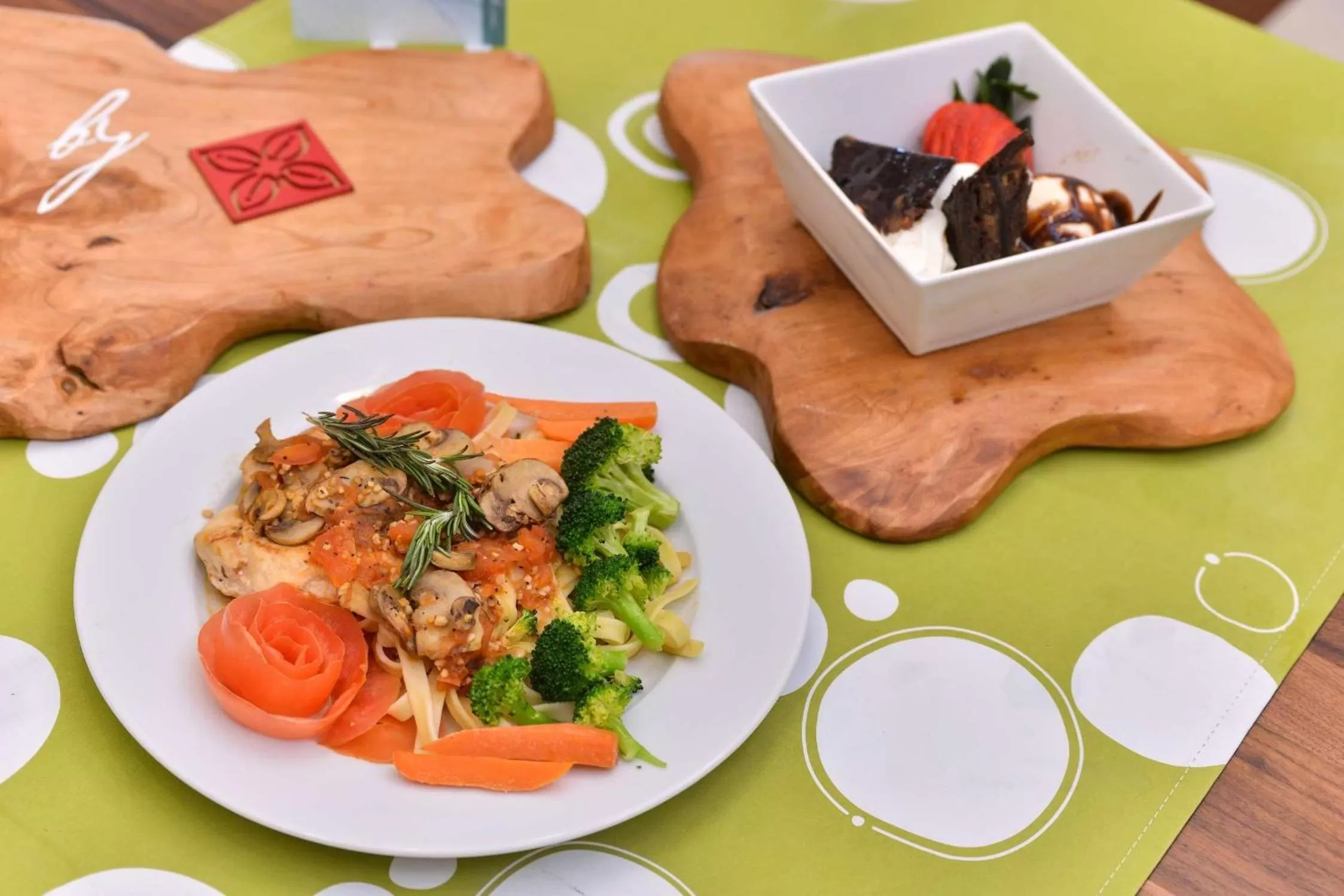 Dining area in Hilton Garden Inn Addison