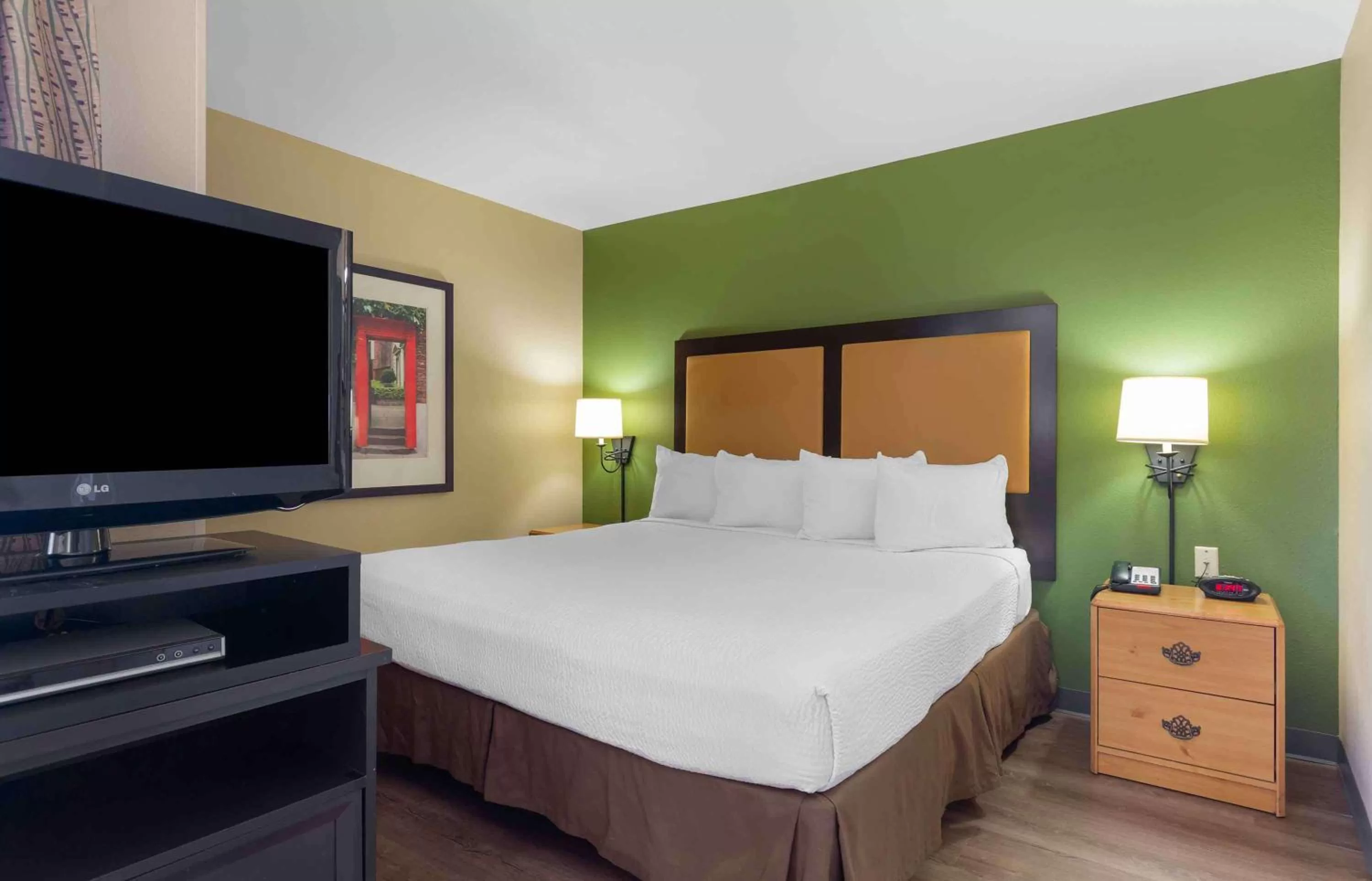 Deluxe Studio with 1 King Bed - Non-Smoking in Extended Stay America Suites - Washington, DC - Chantilly - Airport