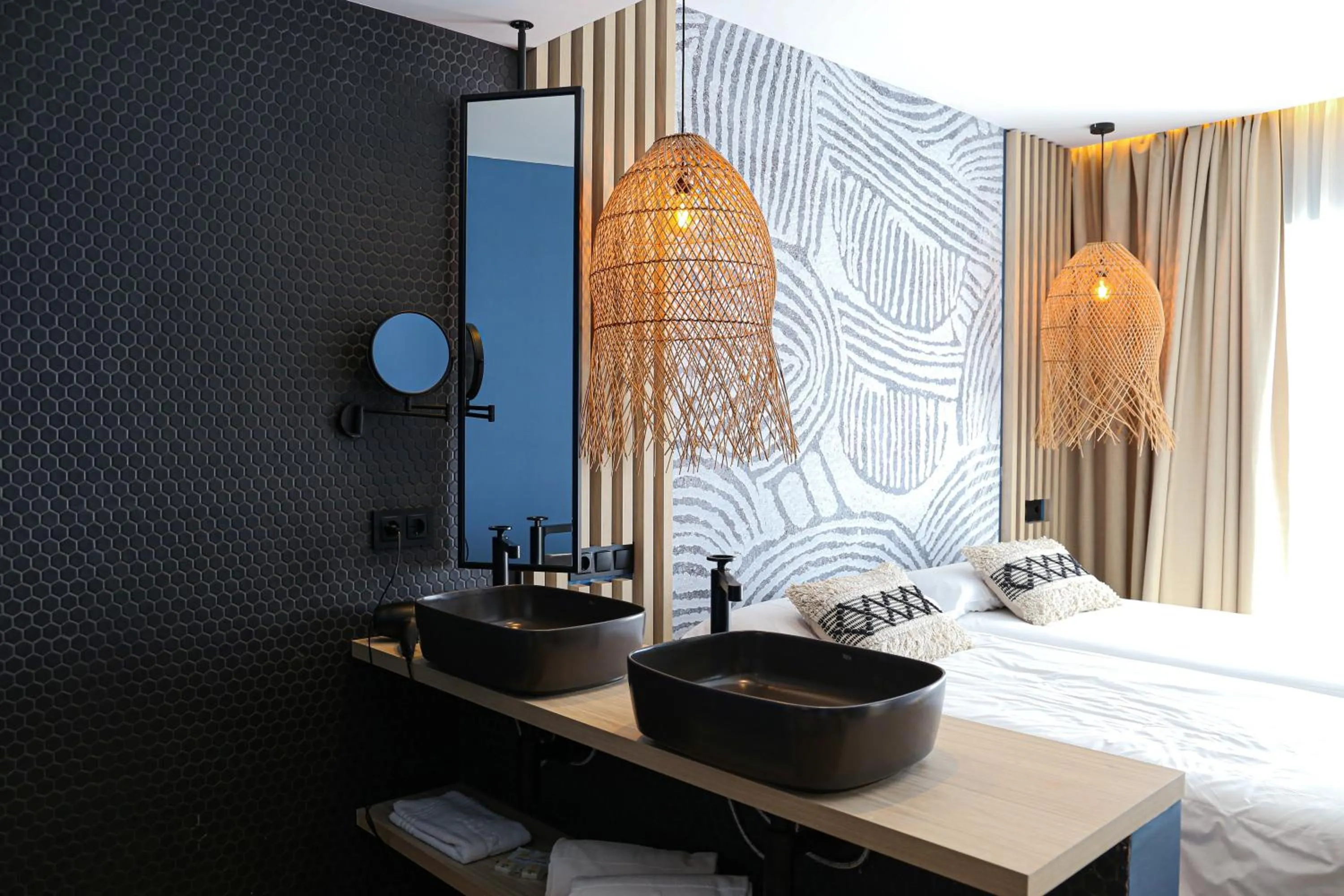 Bathroom, Bed in Hotel Florida Magaluf - Adults Only