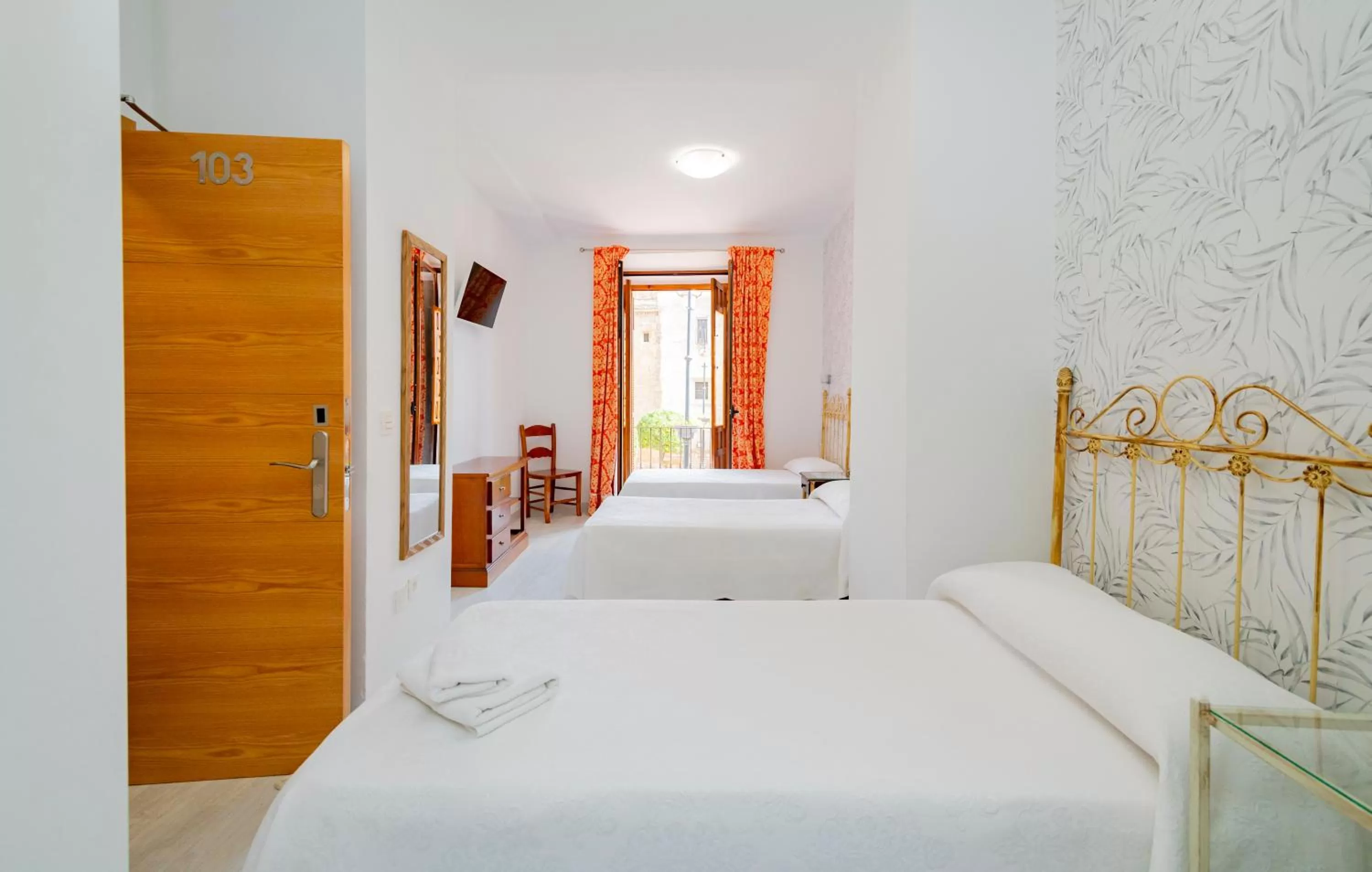 Property building, Bed in Hotel Manzanito