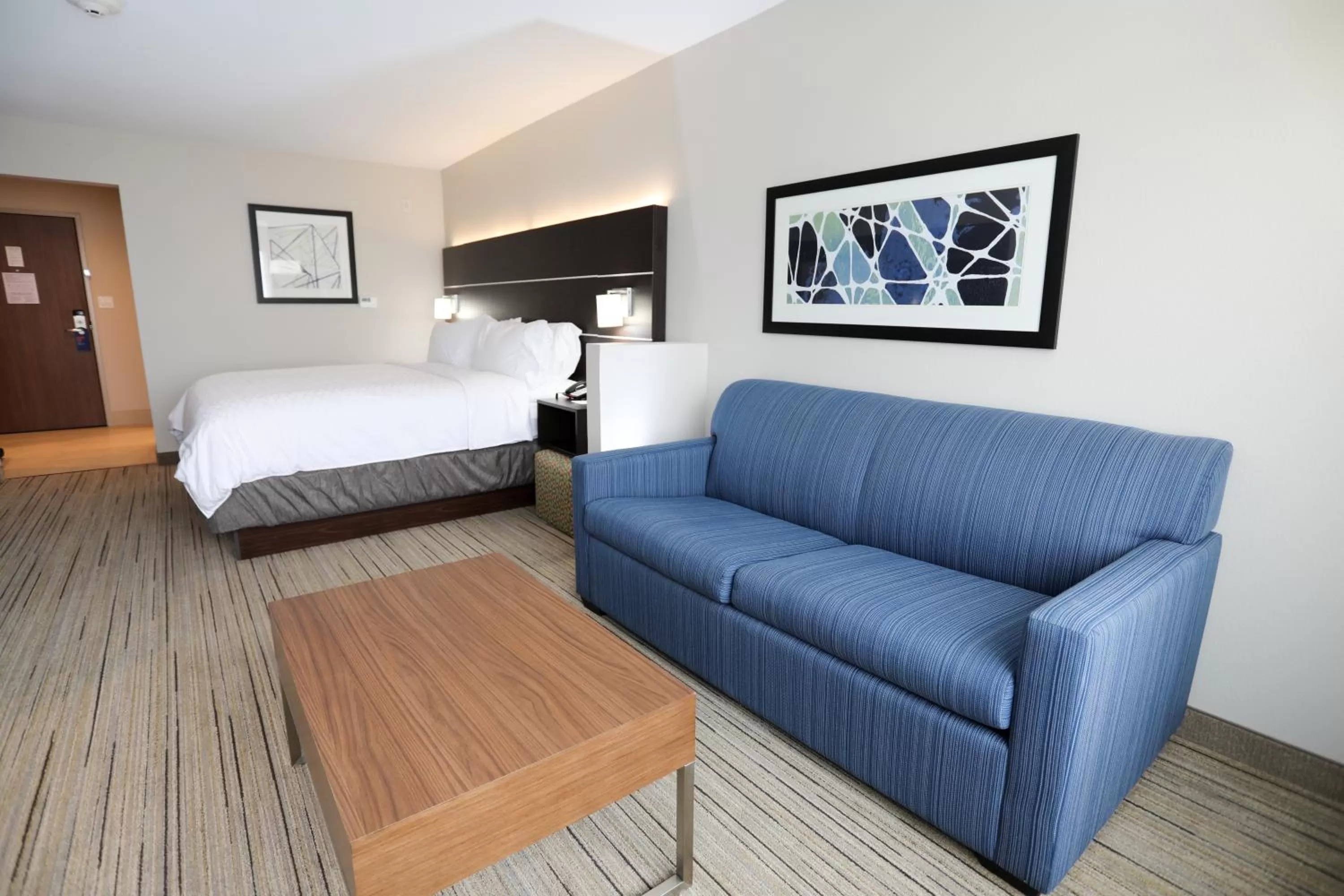 Photo of the whole room, Bed in Holiday Inn Express & Suites - Forney by IHG