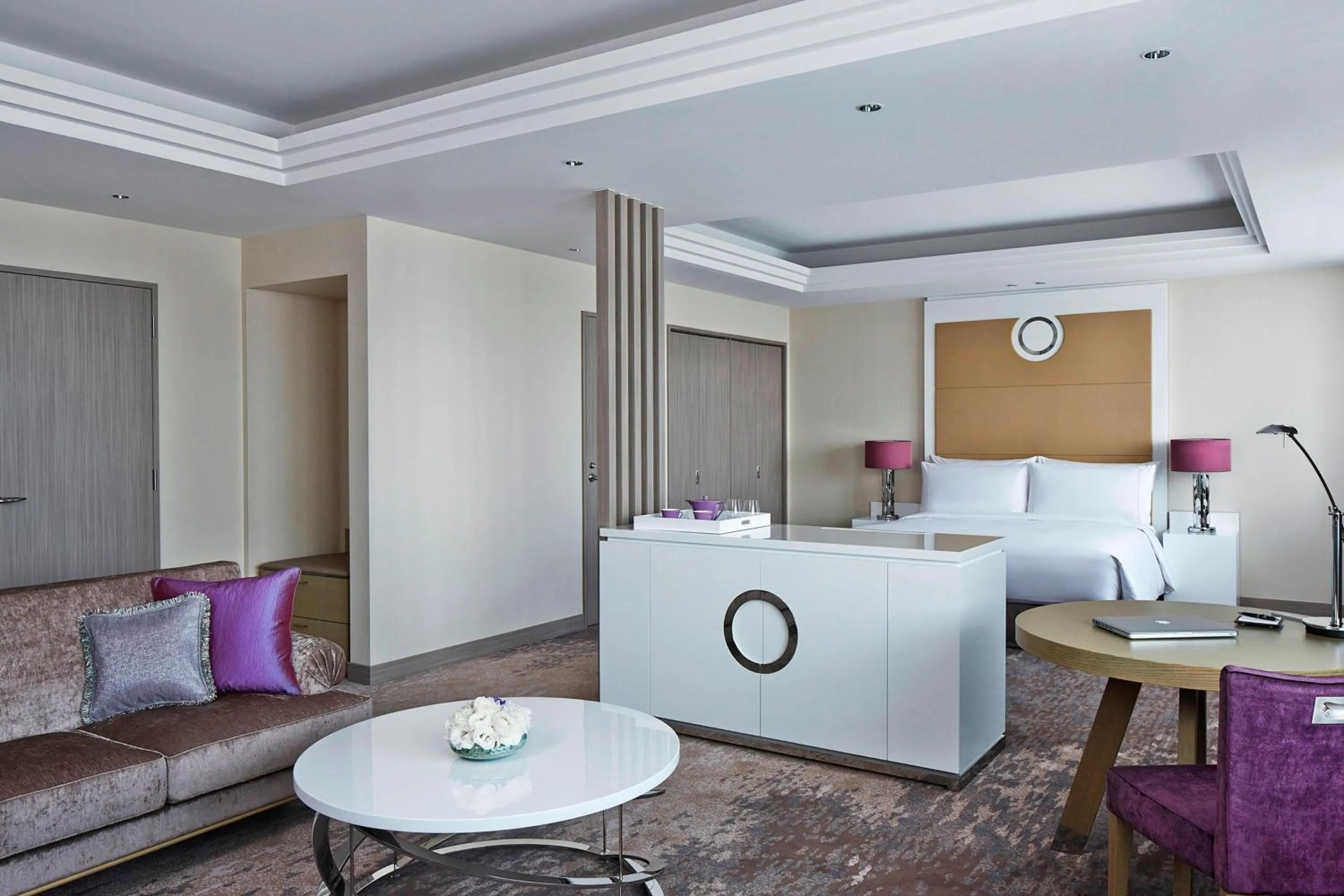 Photo of the whole room, Bed in Tokyo Marriott Hotel