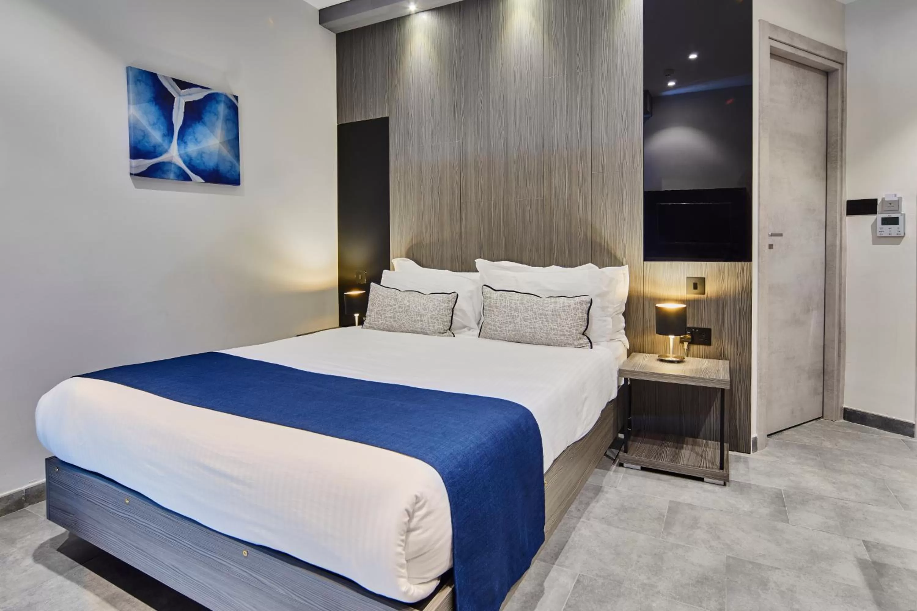 Bedroom, Bed in The District Hotel