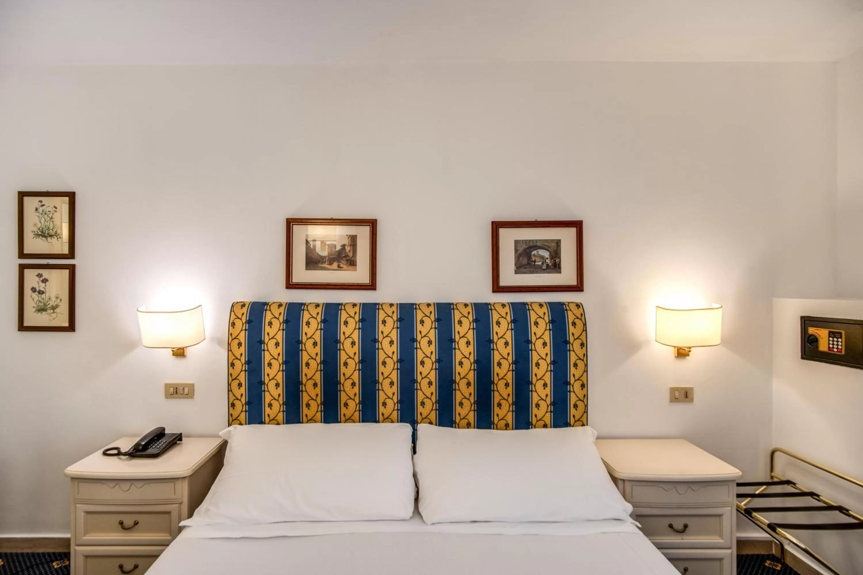 Bed in Hotel Napoleon