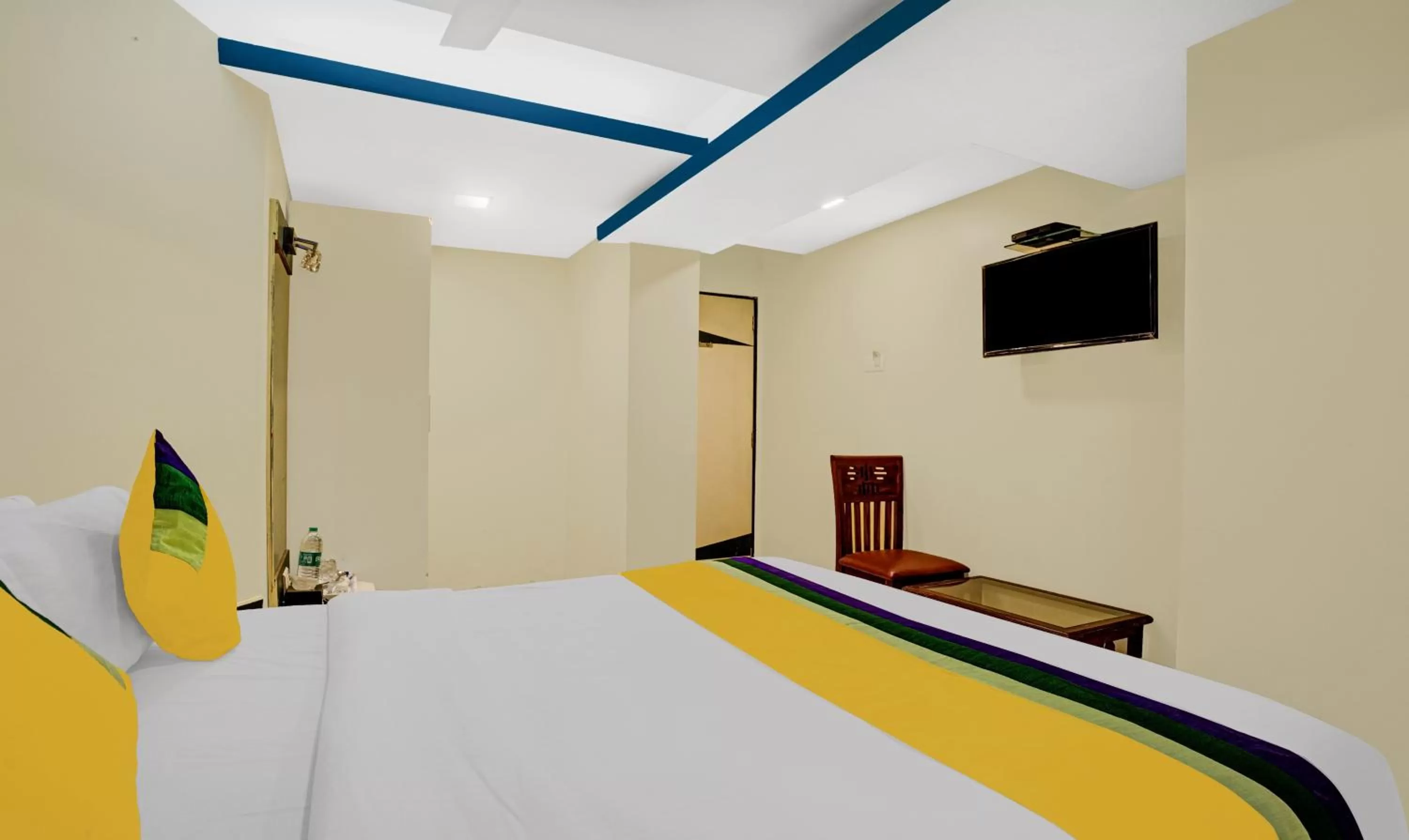 Bed in Itsy By Treebo - Amber Corp Inn, NESCO