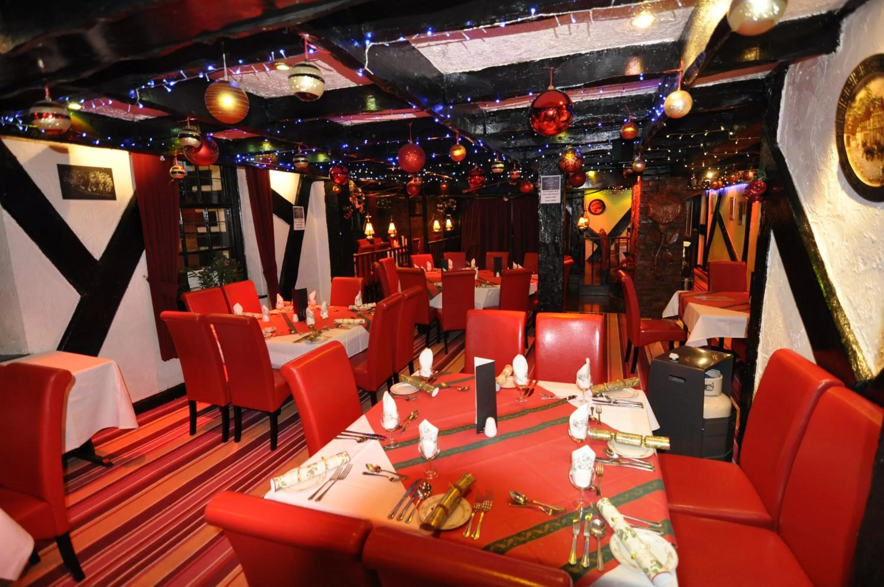 Restaurant/places to eat in The Roundabout Hotel